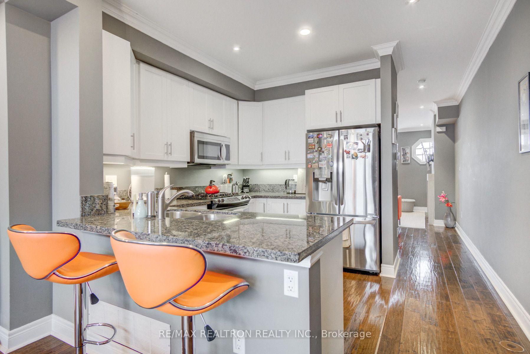 Photo 5 of 573 Oxford Street, Etobicoke, Mimico — HOMEH