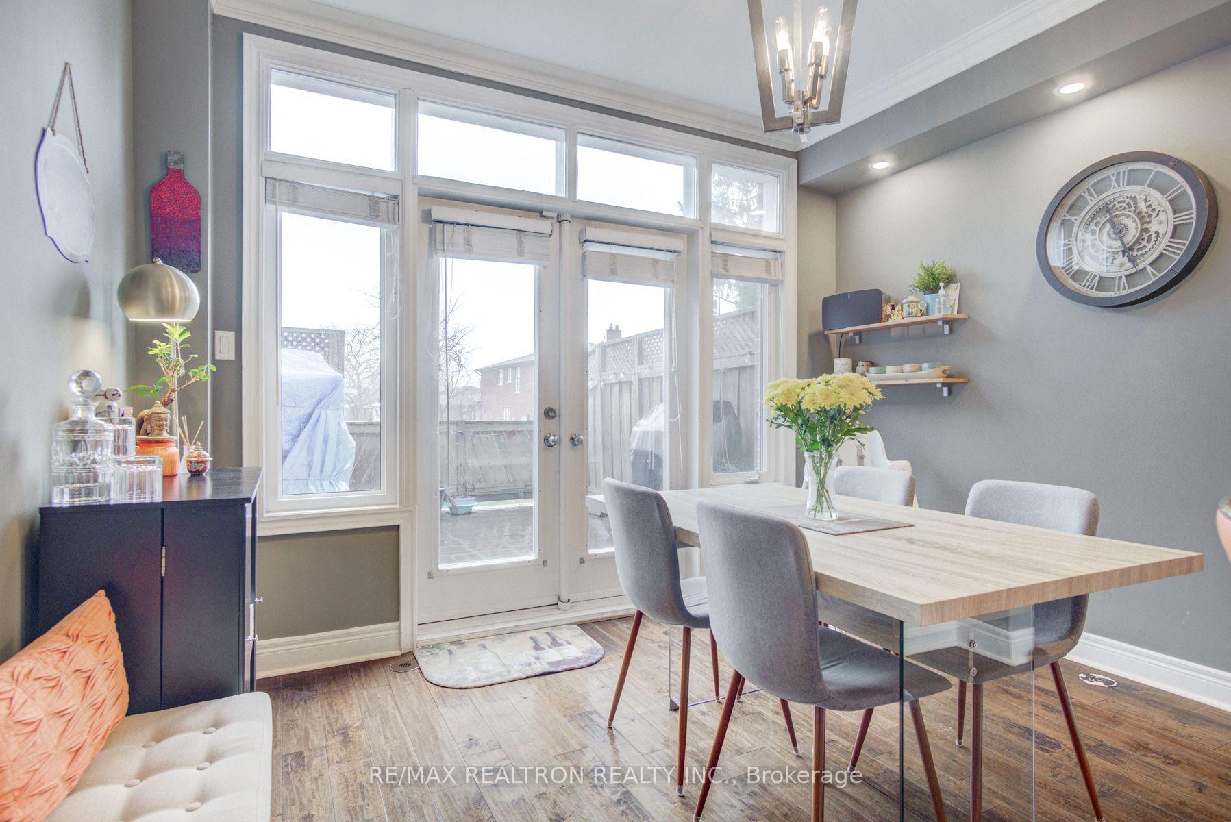 Photo 8 of 573 Oxford Street, Etobicoke, Mimico — HOMEH
