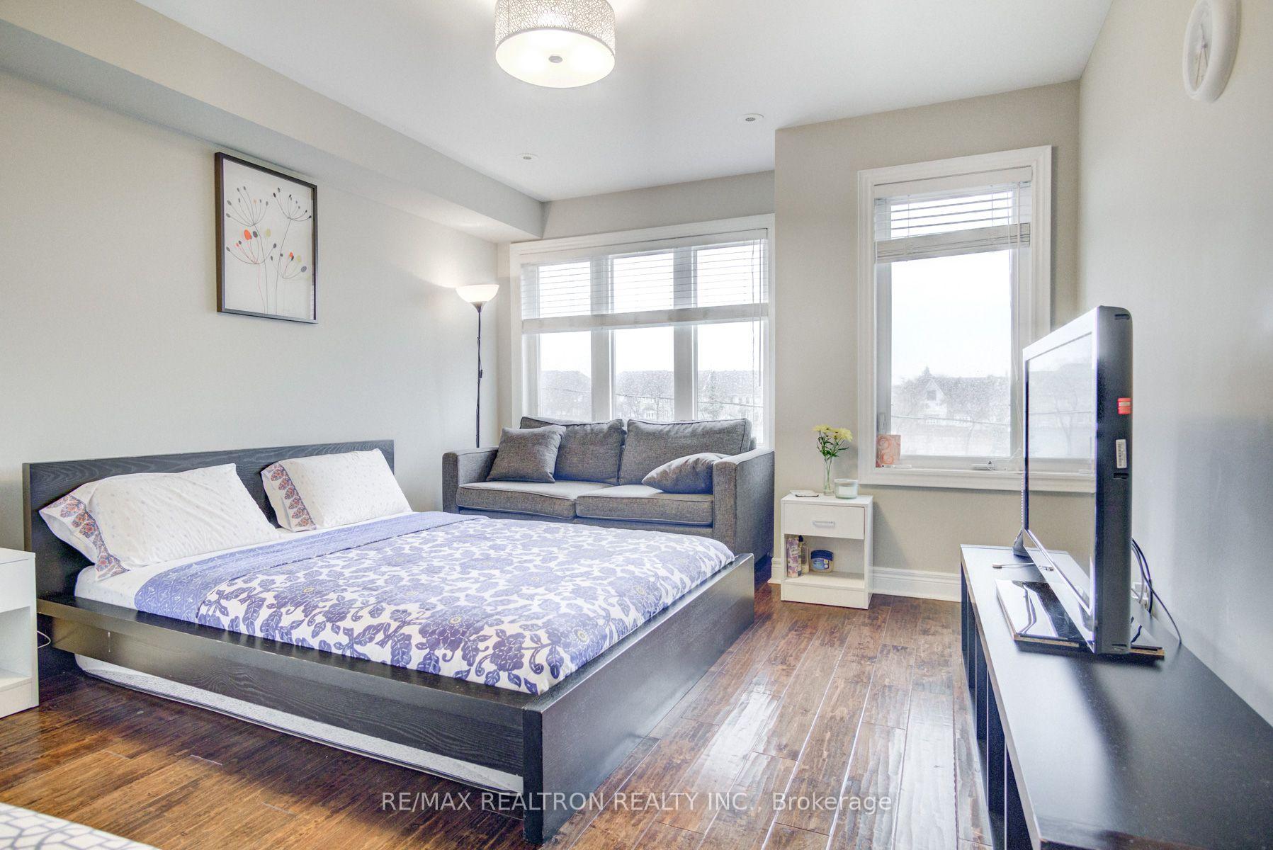 Photo 9 of 573 Oxford Street, Etobicoke, Mimico — HOMEH