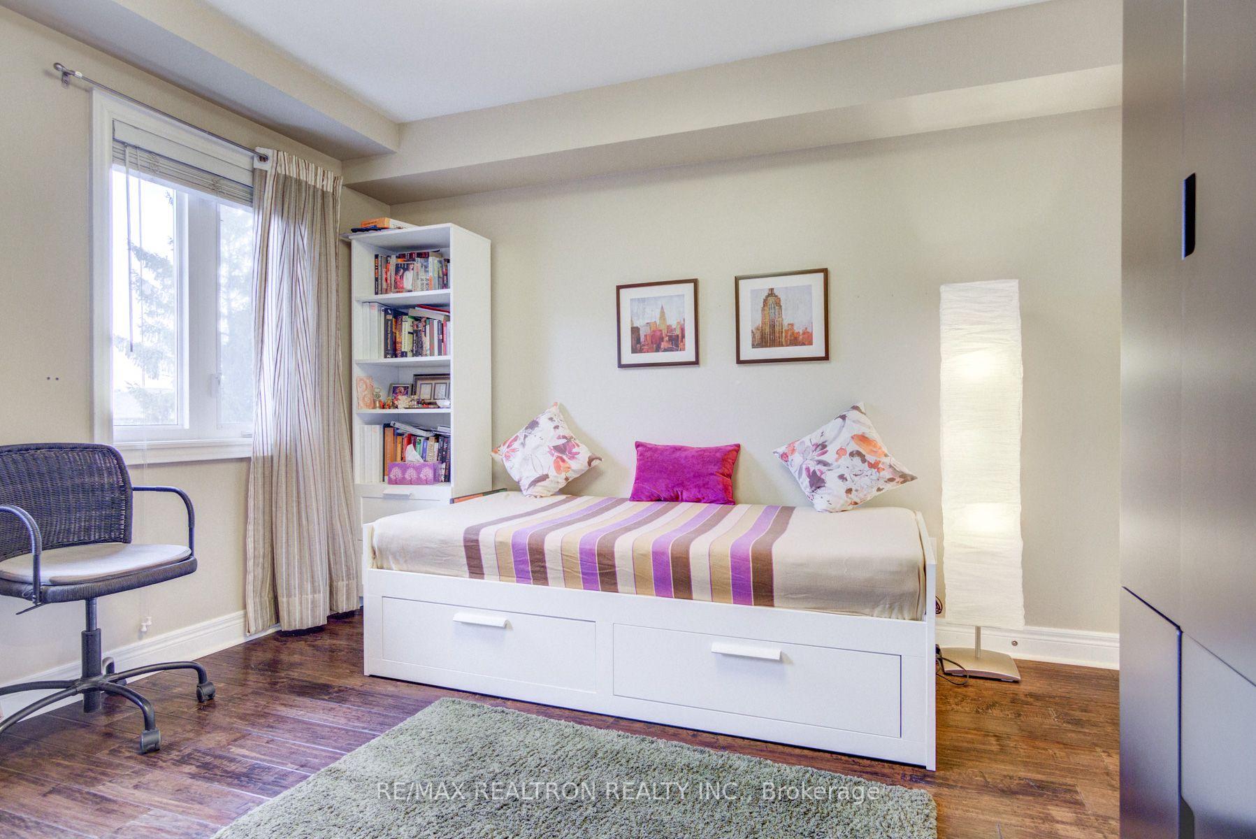 Photo 10 of 573 Oxford Street, Etobicoke, Mimico — HOMEH