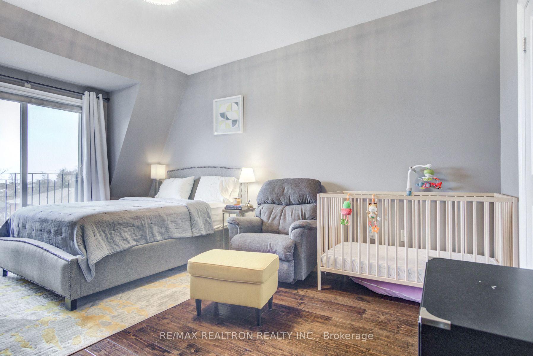 Photo 11 of 573 Oxford Street, Etobicoke, Mimico — HOMEH