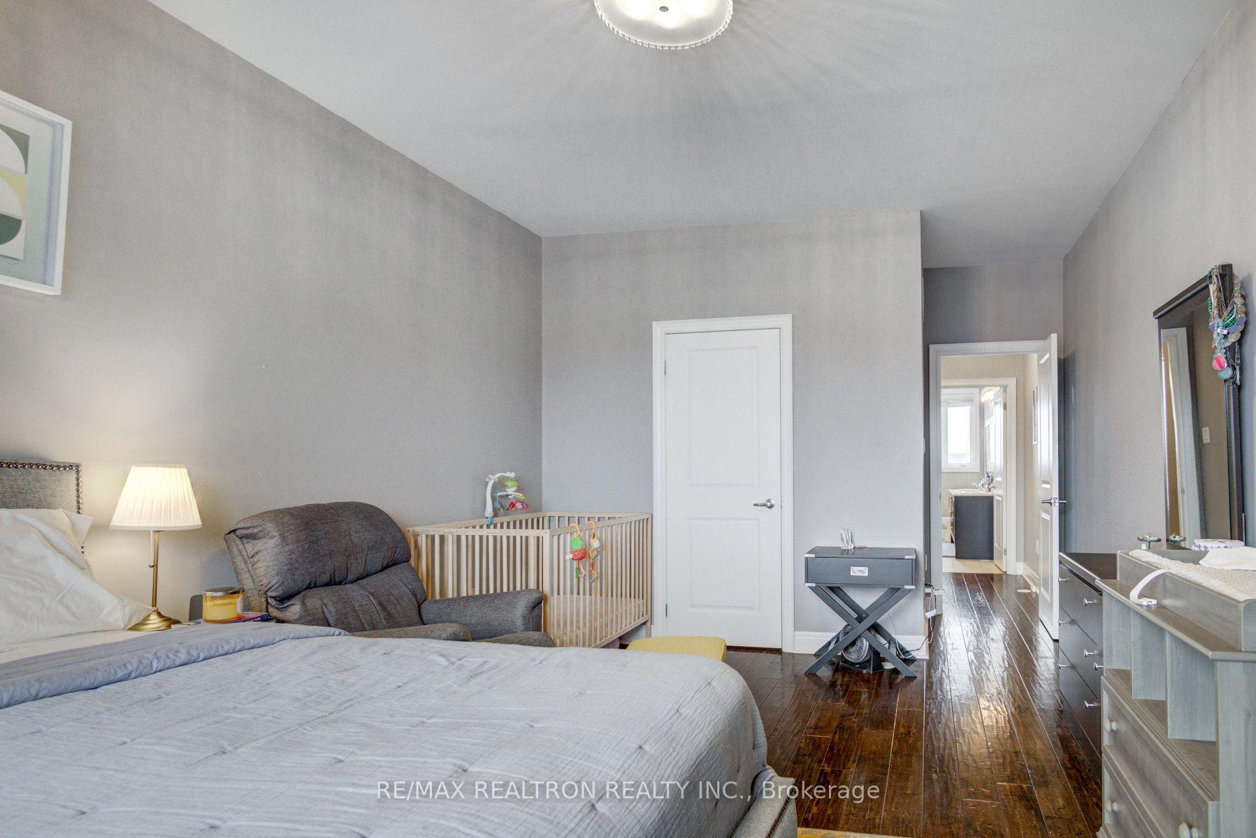 Photo 12 of 573 Oxford Street, Etobicoke, Mimico — HOMEH
