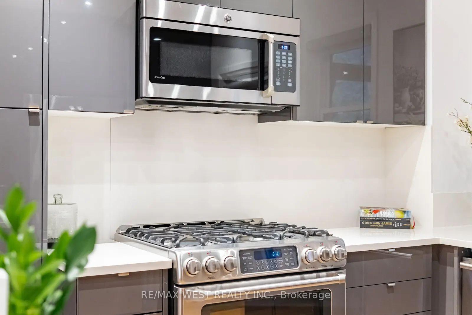 Photo 12 of 151 Jane Street, Toronto, Runnymede-Bloor West Village — HOMEH