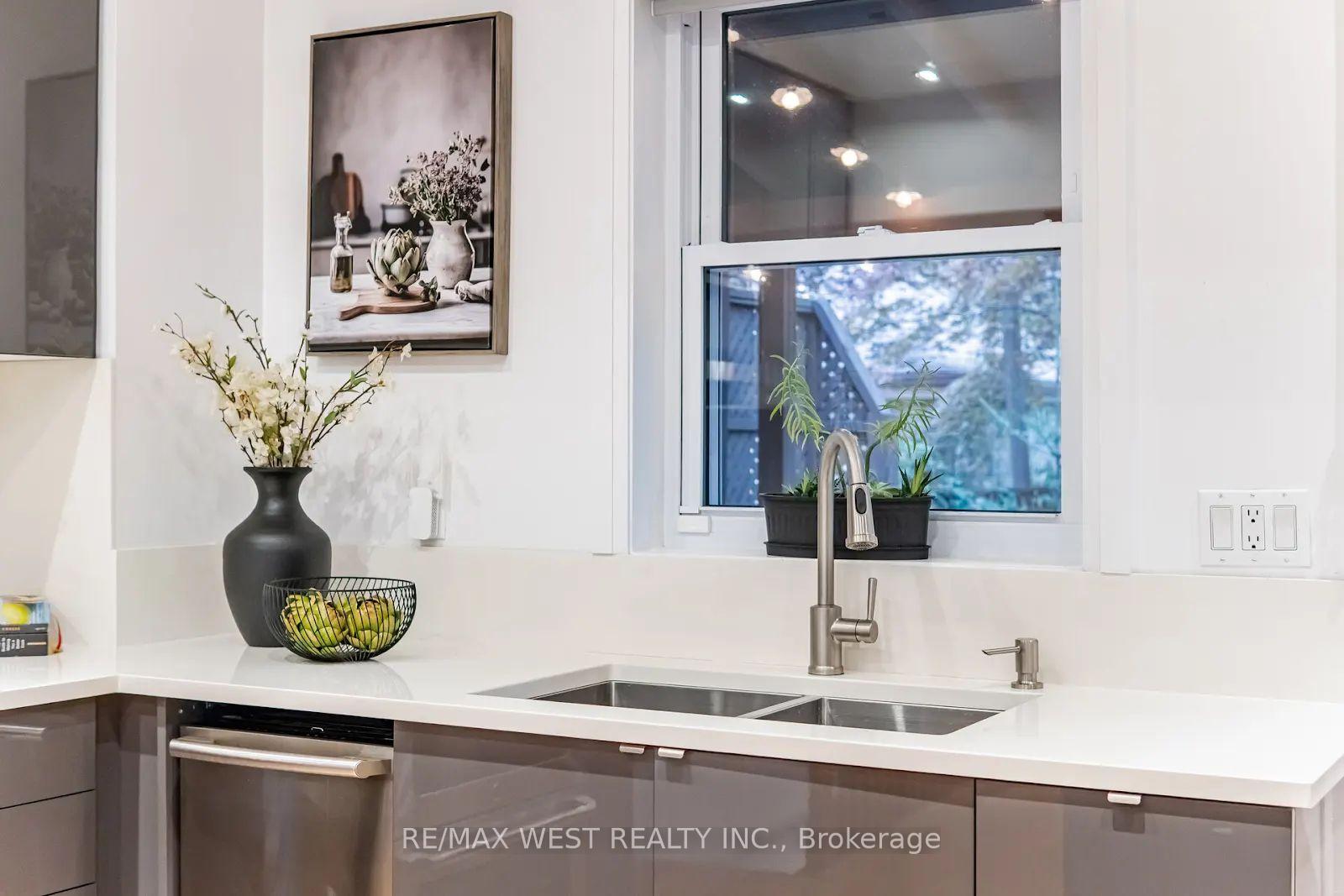 Photo 14 of 151 Jane Street, Toronto, Runnymede-Bloor West Village — HOMEH