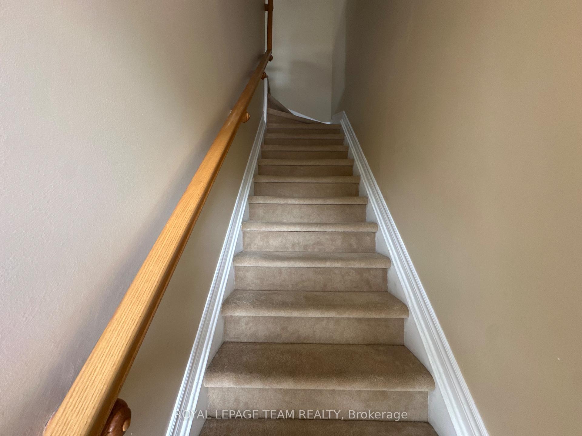 Photo 2 of Unit C, 763 Cedar Creek Drive, Ottawa, Blossom Park/Kemp Park/Findlay Creek — HOMEH
