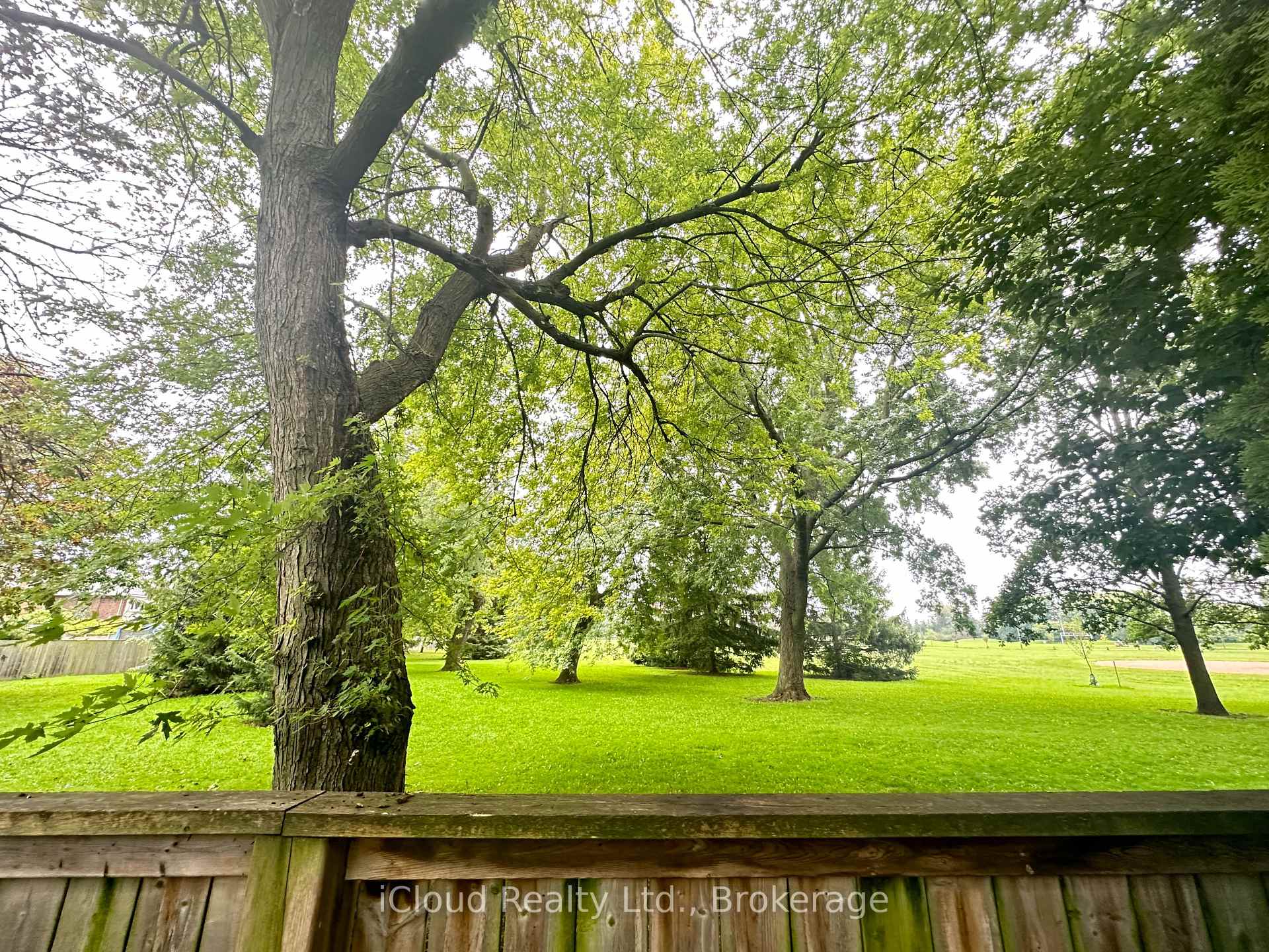 Photo 5 of 27 Buckingham Avenue, Oshawa, O'Neill — HOMEH