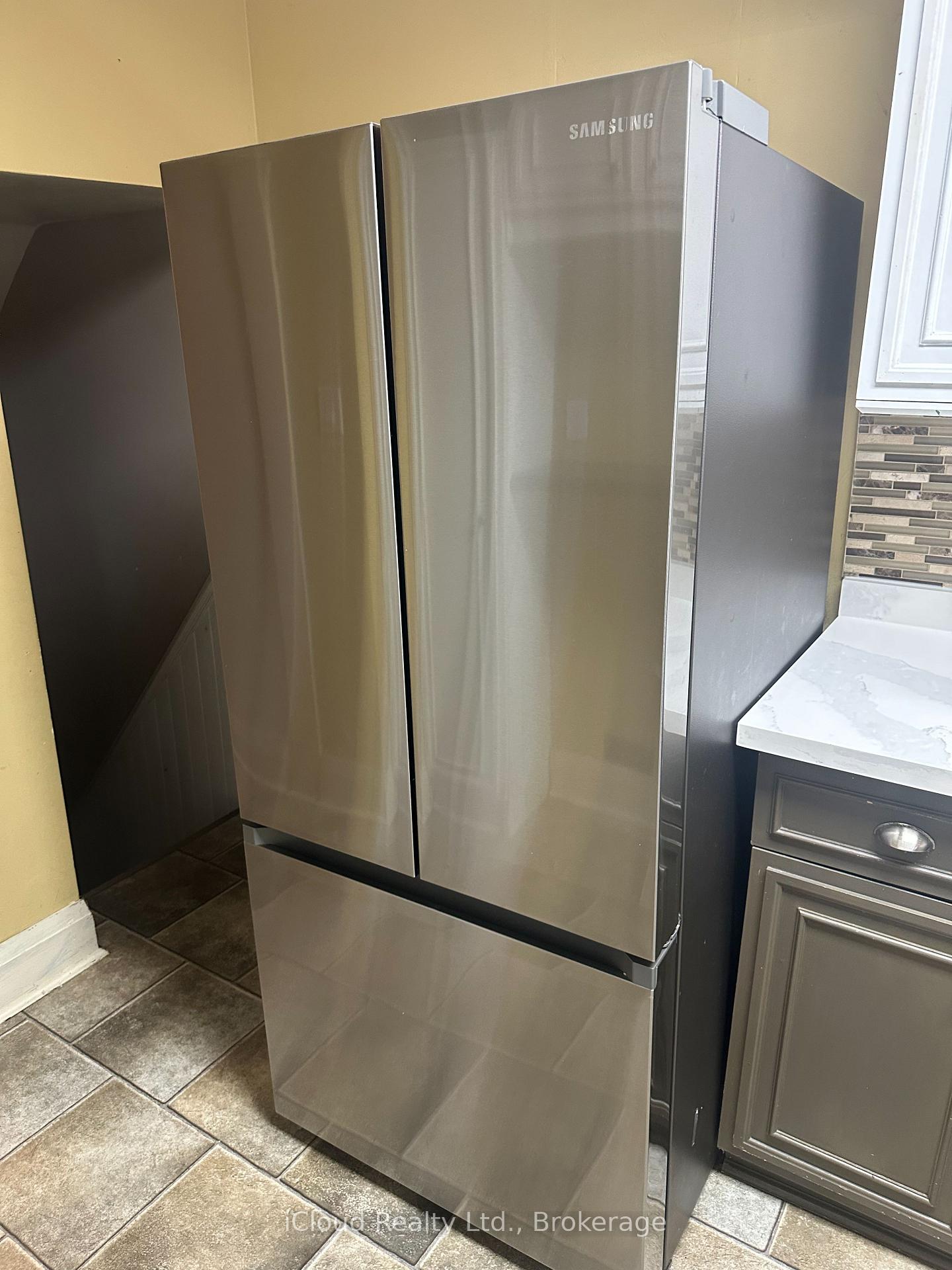 Photo 16 of 27 Buckingham Avenue, Oshawa, O'Neill — HOMEH
