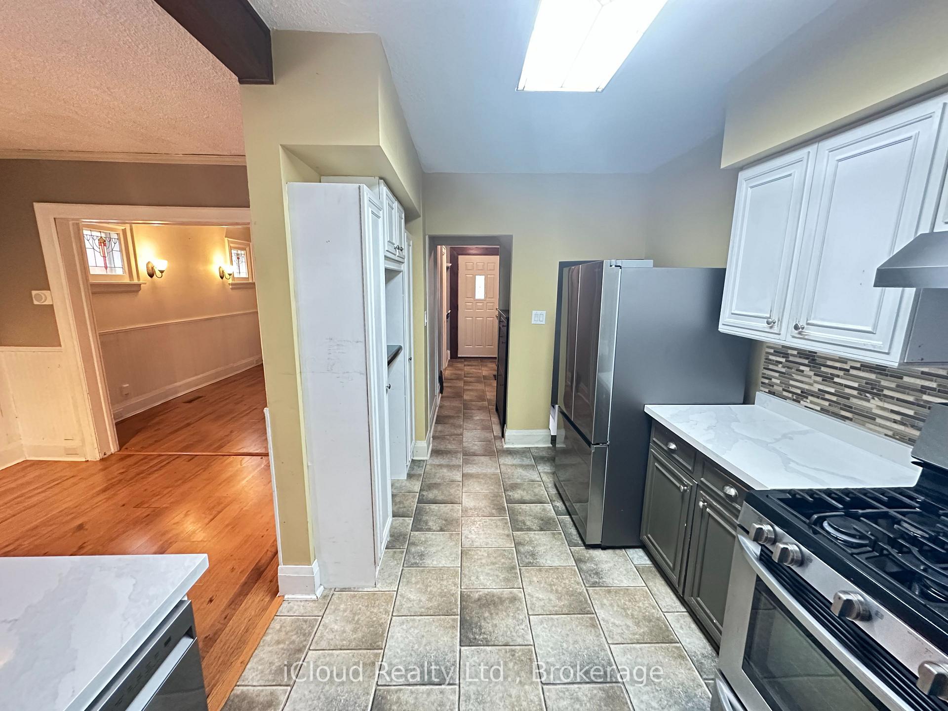Photo 17 of 27 Buckingham Avenue, Oshawa, O'Neill — HOMEH
