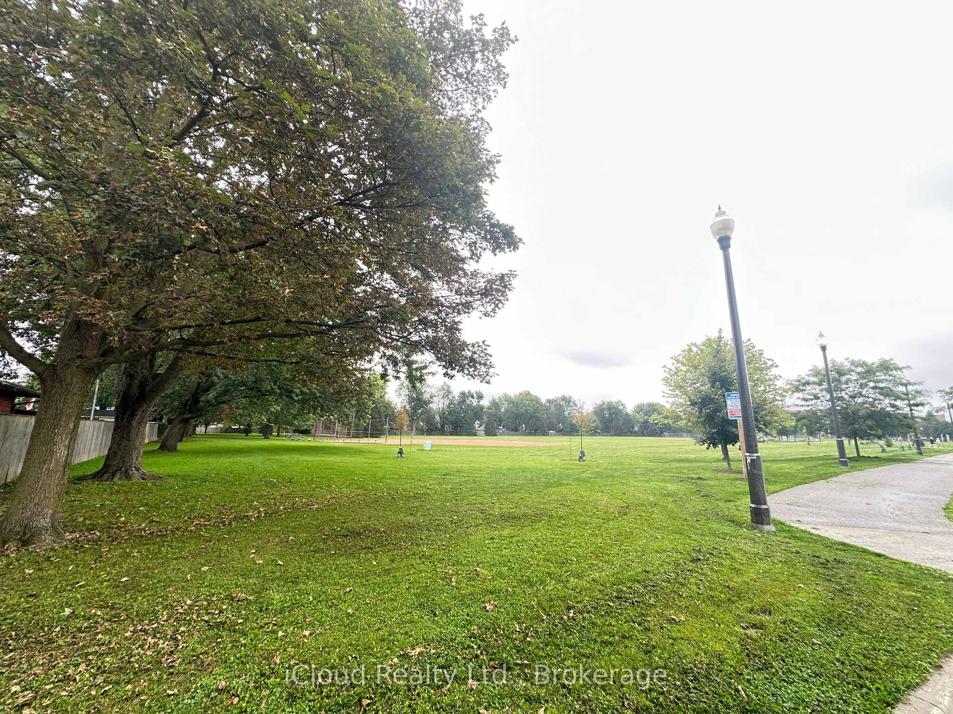 Photo 39 of 27 Buckingham Avenue, Oshawa, O'Neill — HOMEH