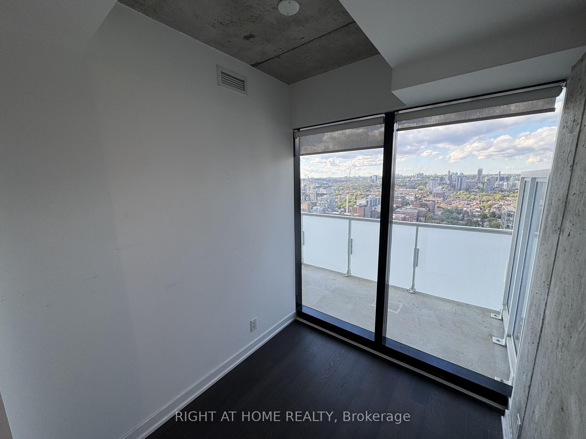 Photo 4 of Unit 3003, 11 Charlotte Street, Toronto, Waterfront Communities — HOMEH