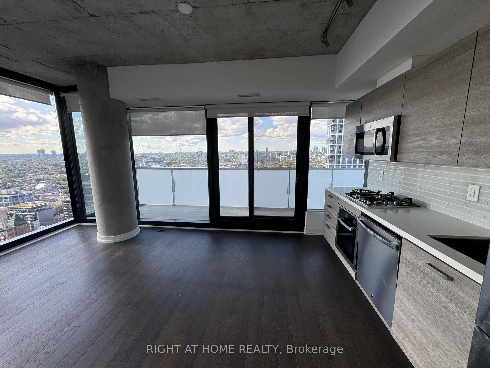 Photo 7 of Unit 3003, 11 Charlotte Street, Toronto, Waterfront Communities — HOMEH