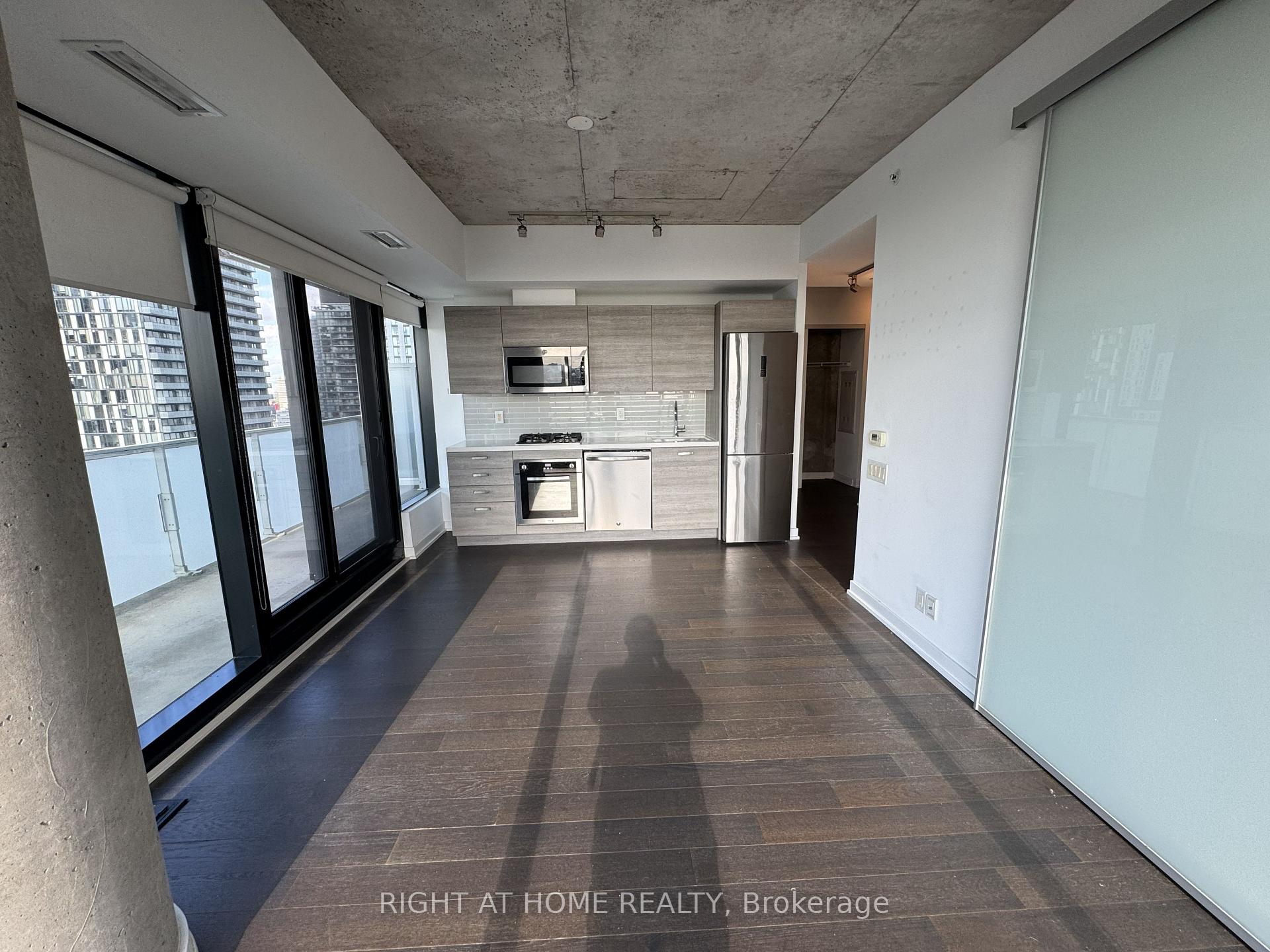 Photo 8 of Unit 3003, 11 Charlotte Street, Toronto, Waterfront Communities — HOMEH