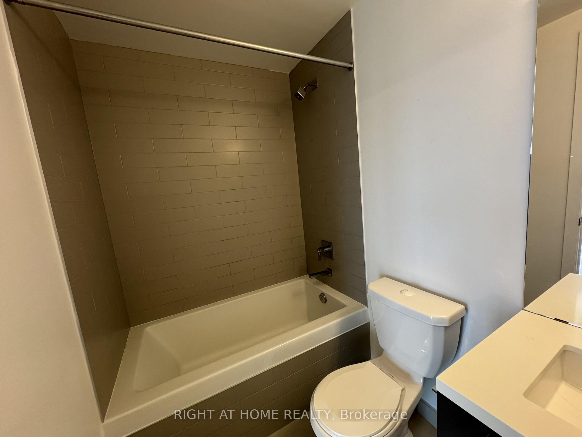 Photo 10 of Unit 3003, 11 Charlotte Street, Toronto, Waterfront Communities — HOMEH