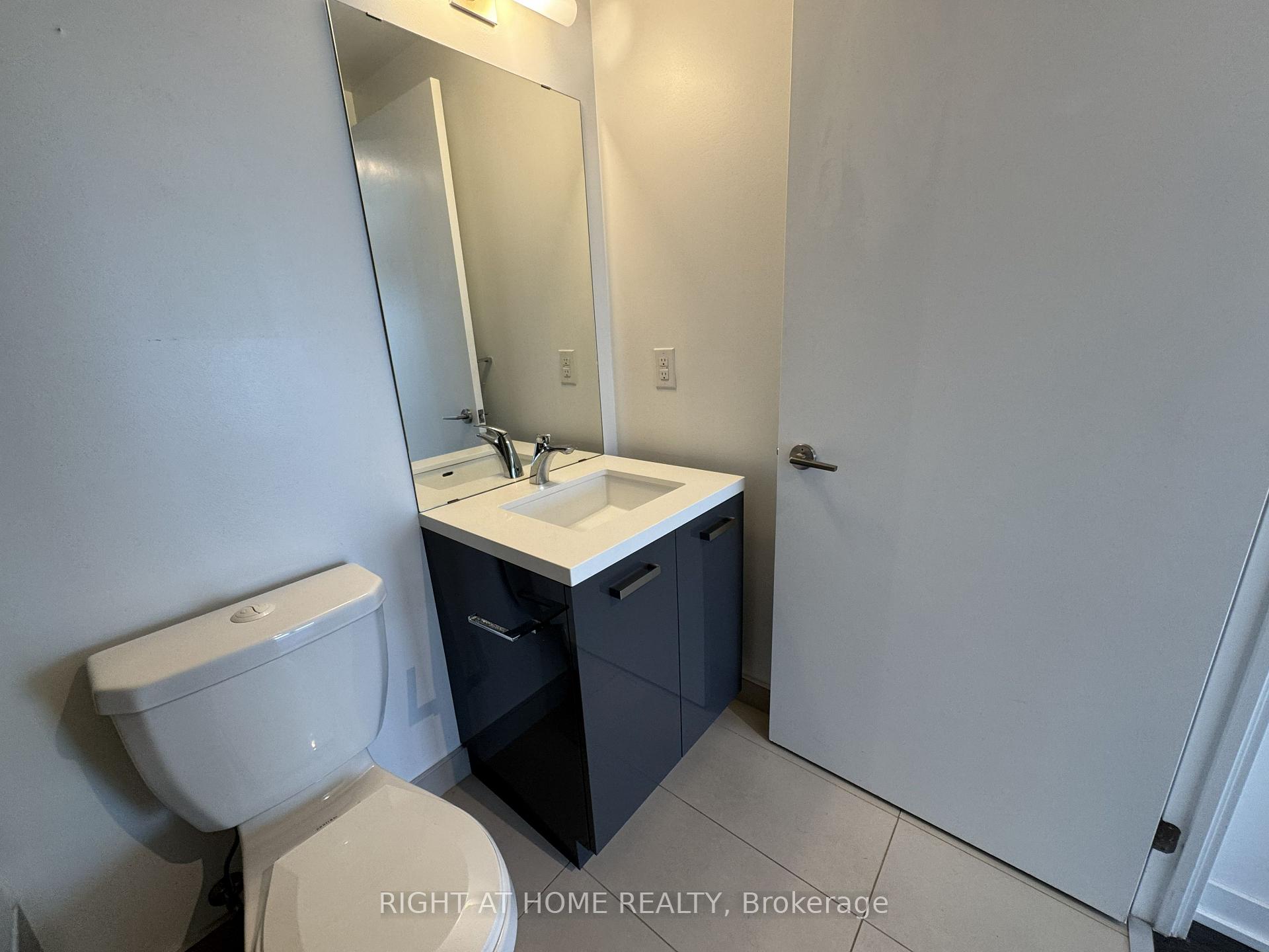 Photo 11 of Unit 3003, 11 Charlotte Street, Toronto, Waterfront Communities — HOMEH