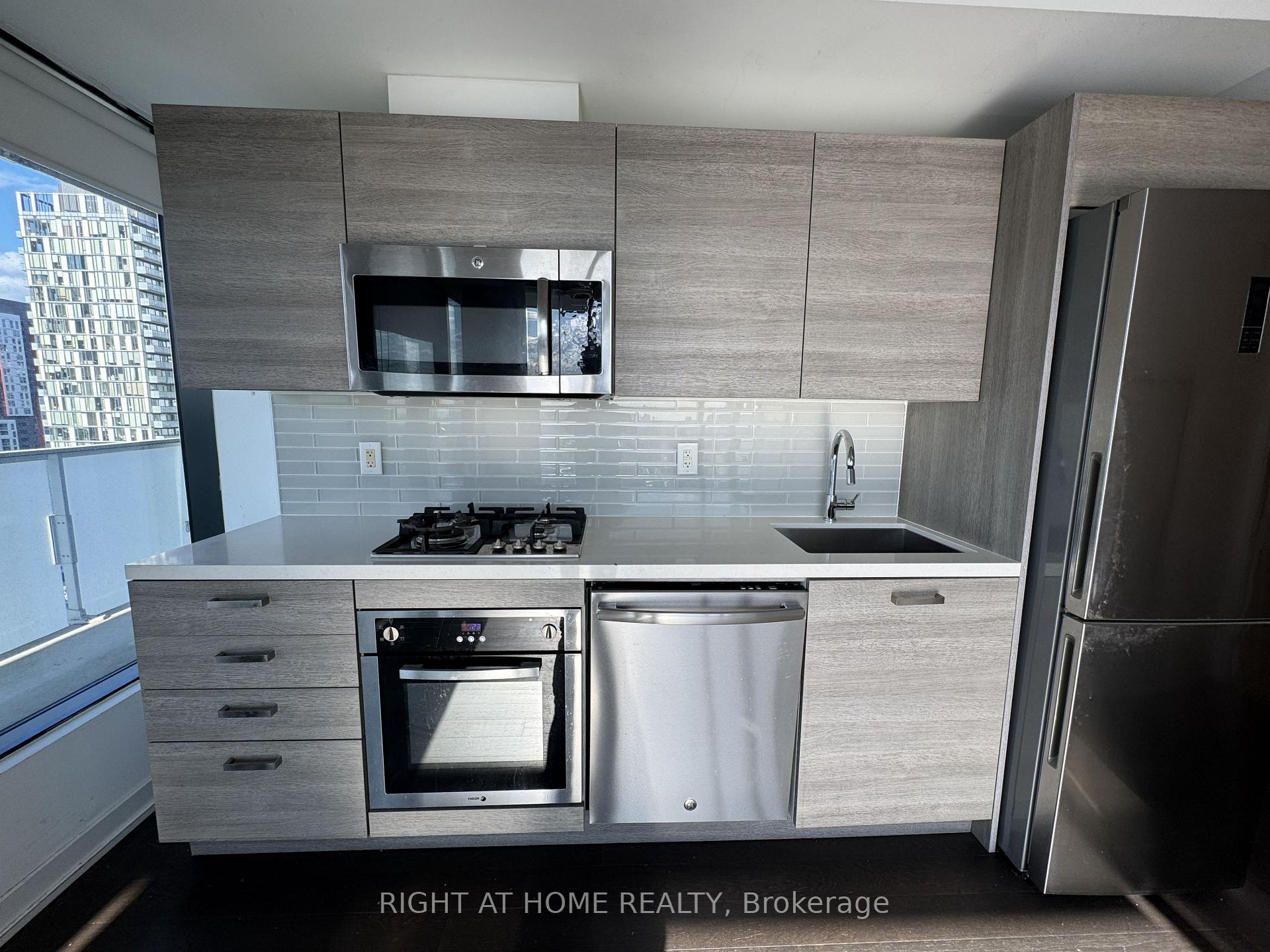 Photo 12 of Unit 3003, 11 Charlotte Street, Toronto, Waterfront Communities — HOMEH
