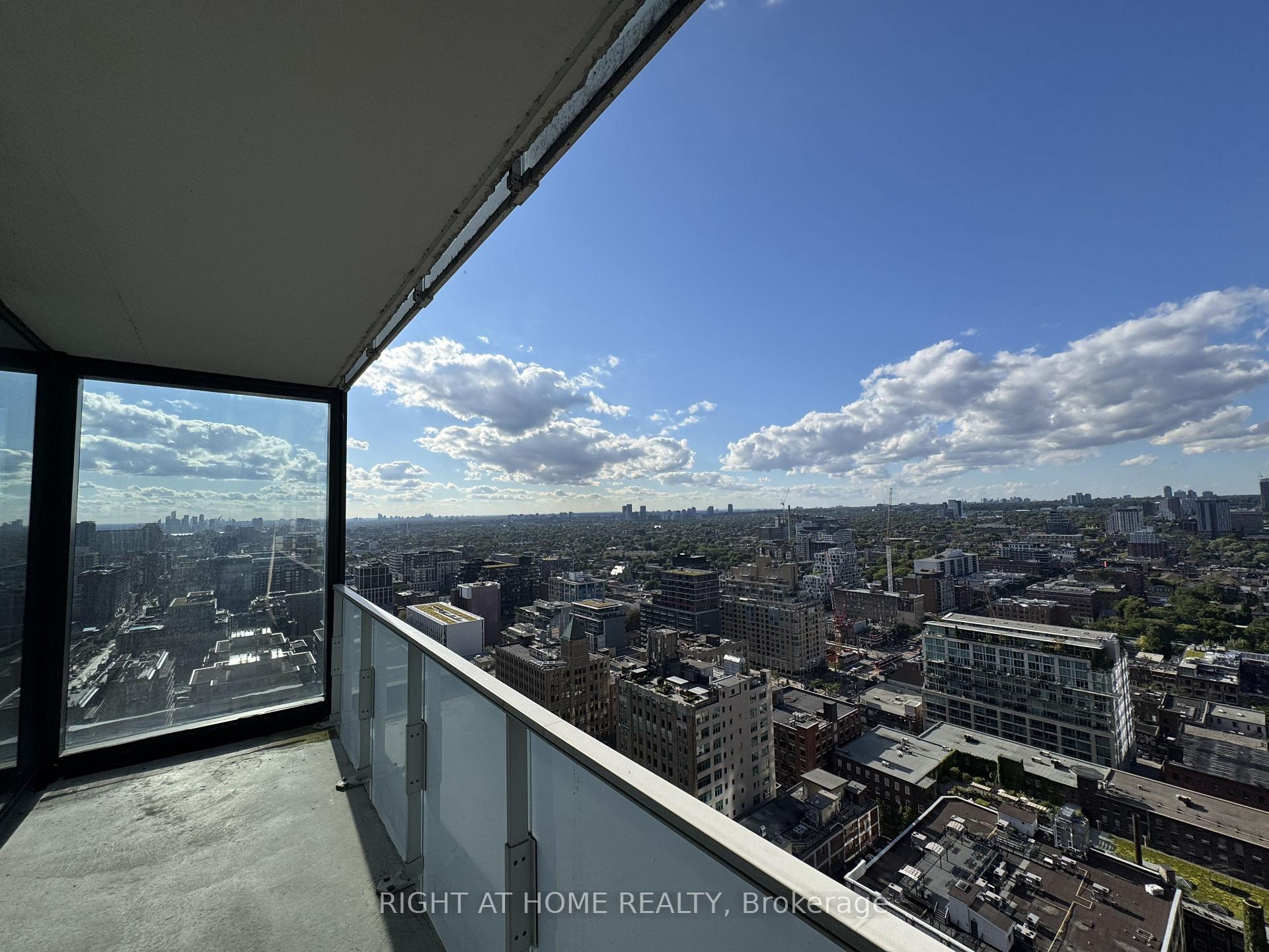 Photo 13 of Unit 3003, 11 Charlotte Street, Toronto, Waterfront Communities — HOMEH