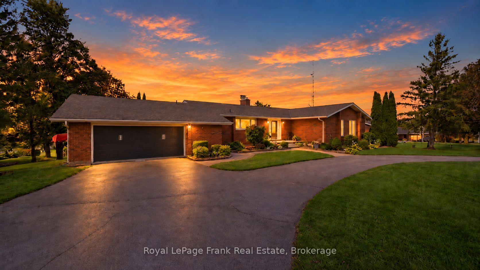 Photo 2 of 61 Bluewater Avenue, Kawartha Lakes, Lindsay — HOMEH