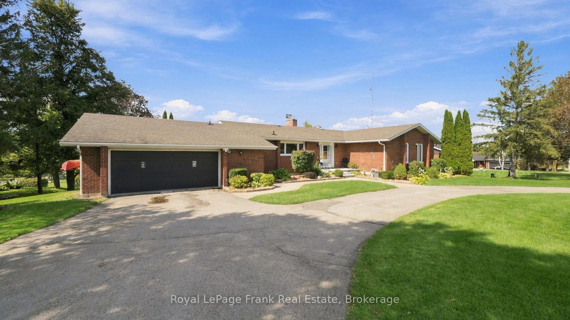 Photo 3 of 61 Bluewater Avenue, Kawartha Lakes, Lindsay — HOMEH