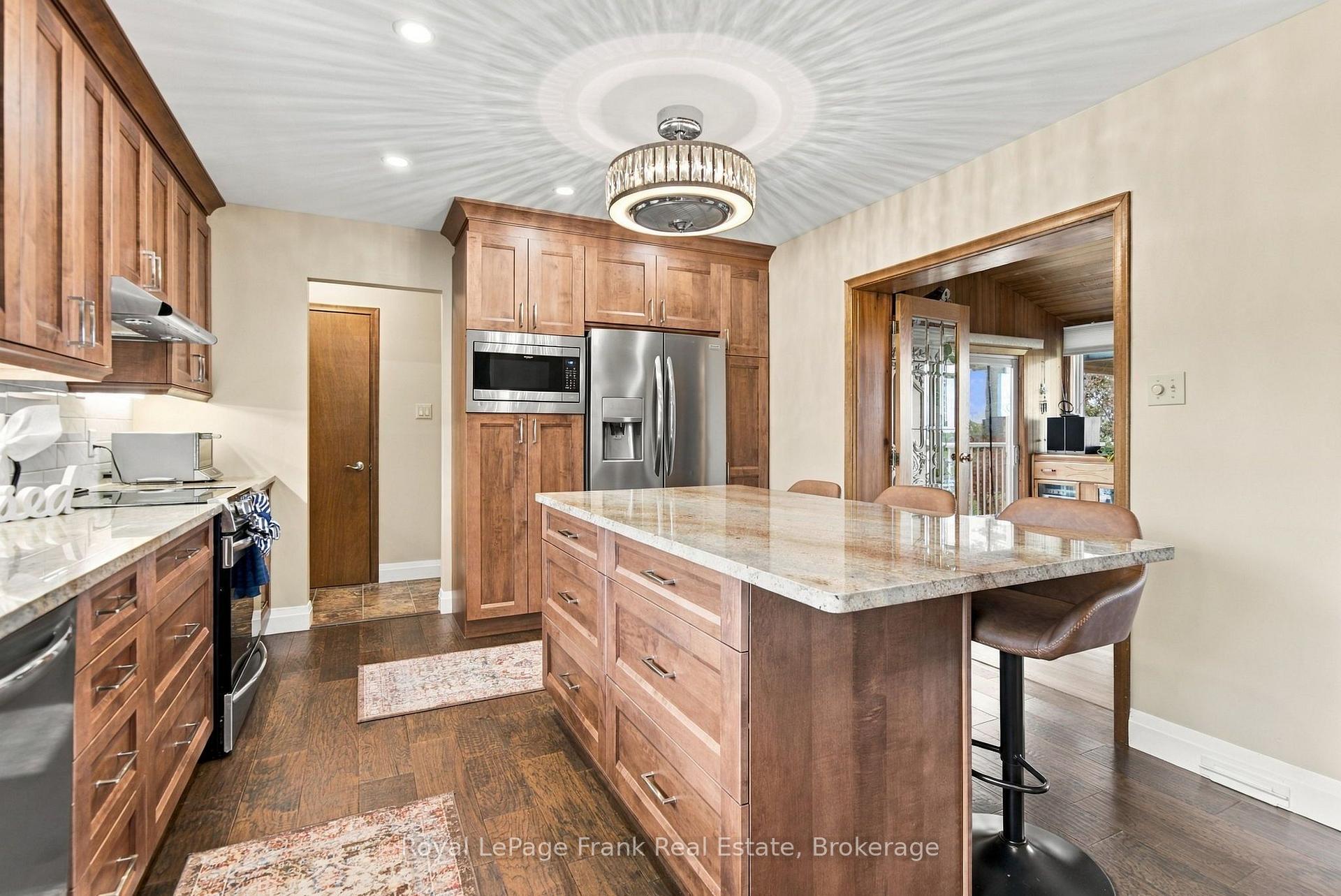 Photo 10 of 61 Bluewater Avenue, Kawartha Lakes, Lindsay — HOMEH