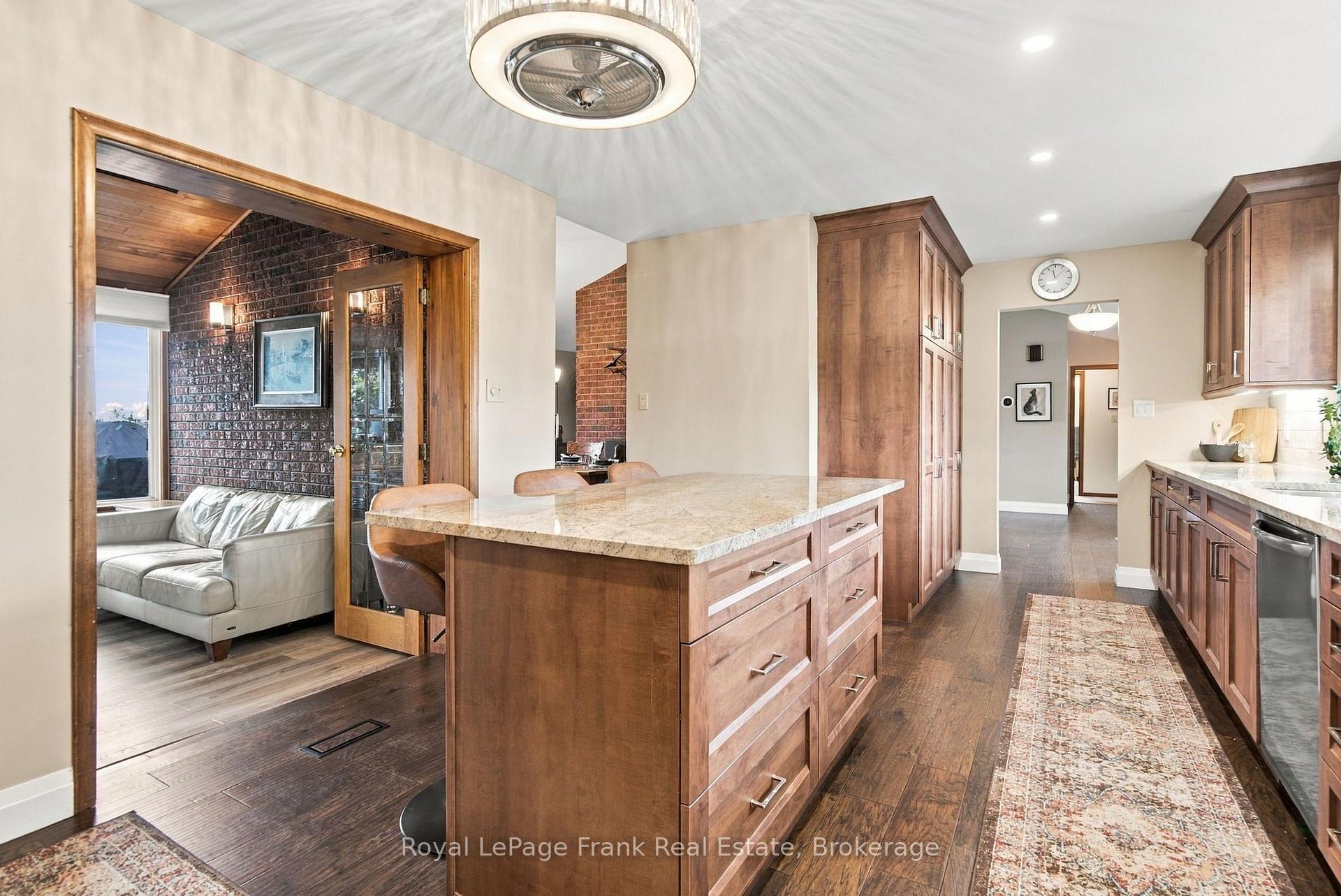 Photo 11 of 61 Bluewater Avenue, Kawartha Lakes, Lindsay — HOMEH