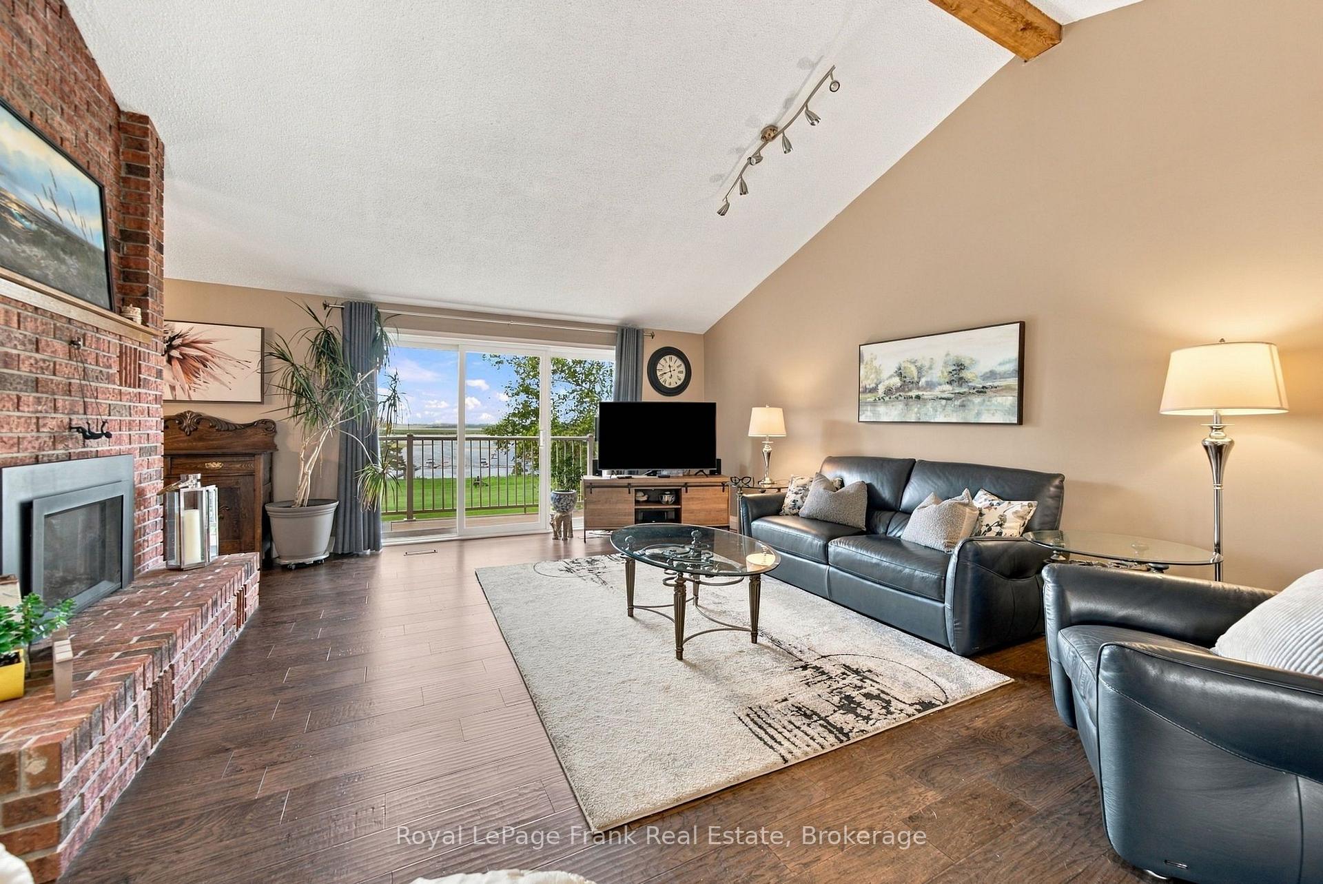 Photo 13 of 61 Bluewater Avenue, Kawartha Lakes, Lindsay — HOMEH