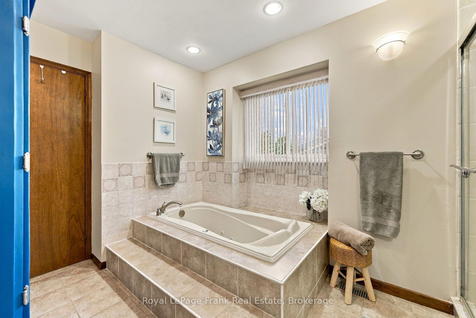 Photo 26 of 61 Bluewater Avenue, Kawartha Lakes, Lindsay — HOMEH