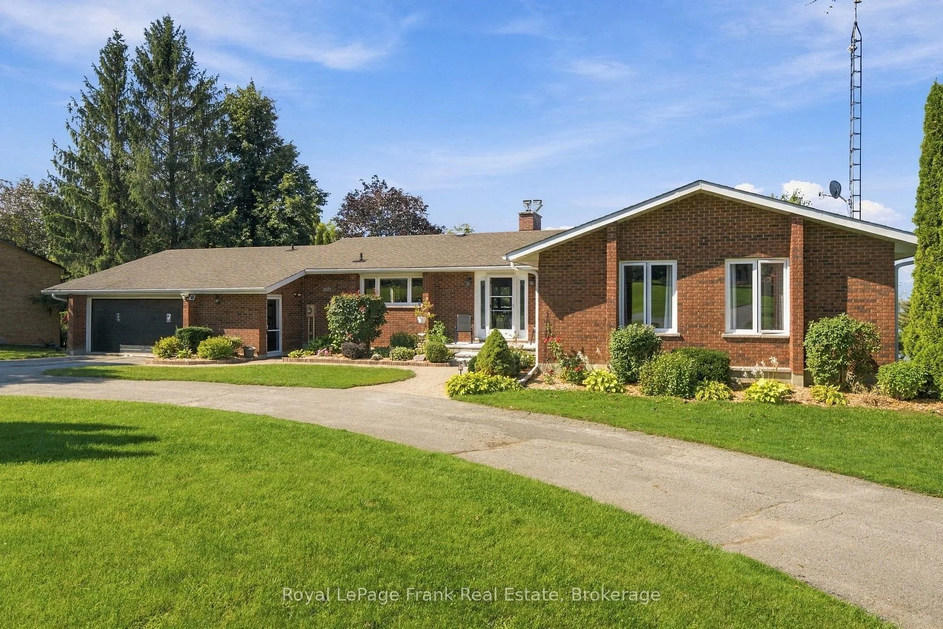 Photo 6 of 61 Bluewater Avenue, Kawartha Lakes, Lindsay — HOMEH