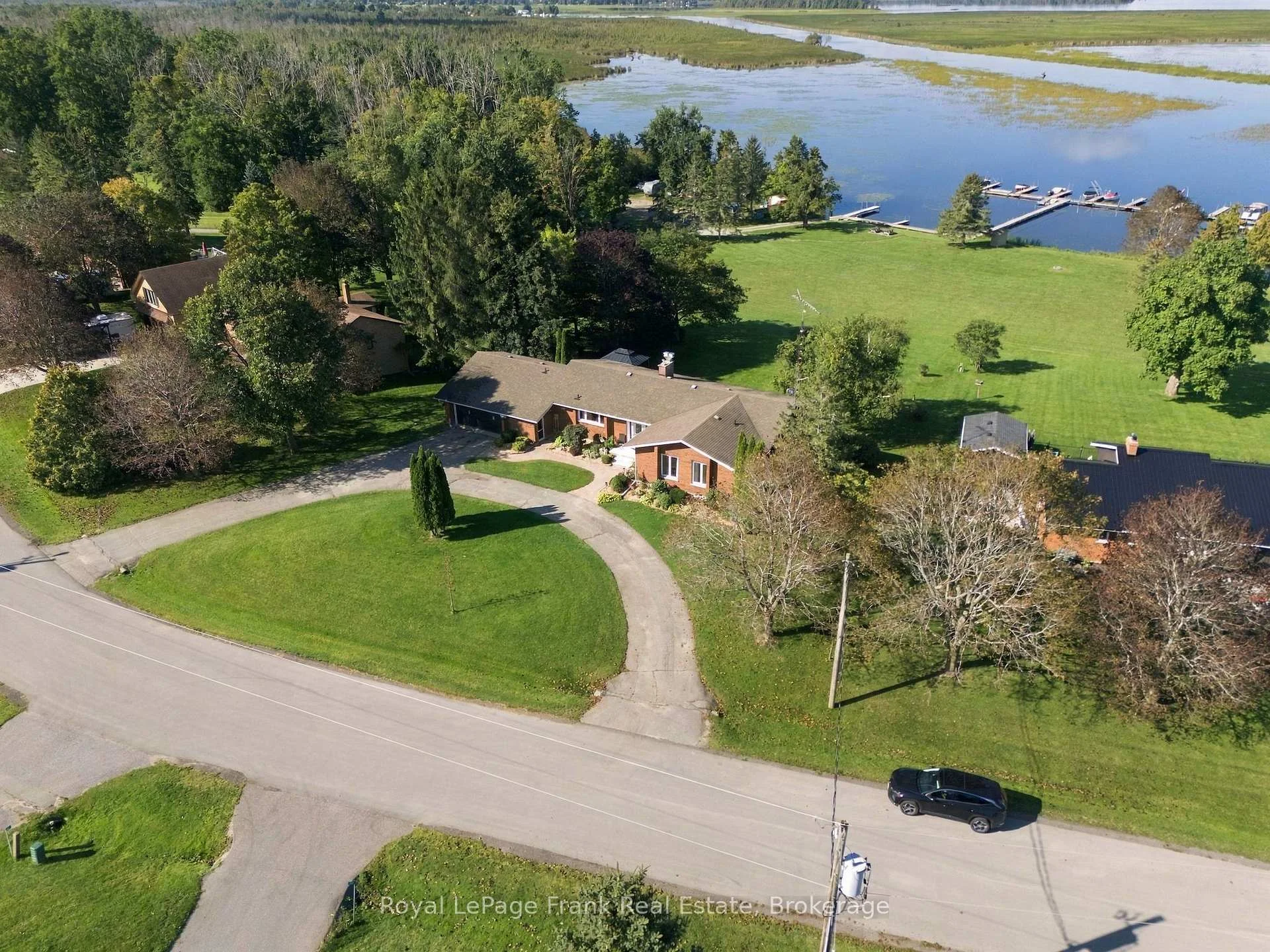 Photo 7 of 61 Bluewater Avenue, Kawartha Lakes, Lindsay — HOMEH