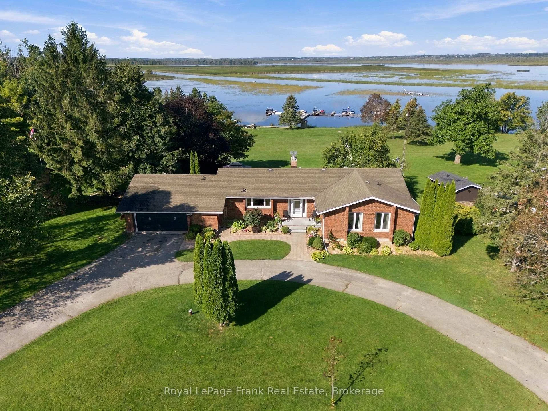 Photo 8 of 61 Bluewater Avenue, Kawartha Lakes, Lindsay — HOMEH