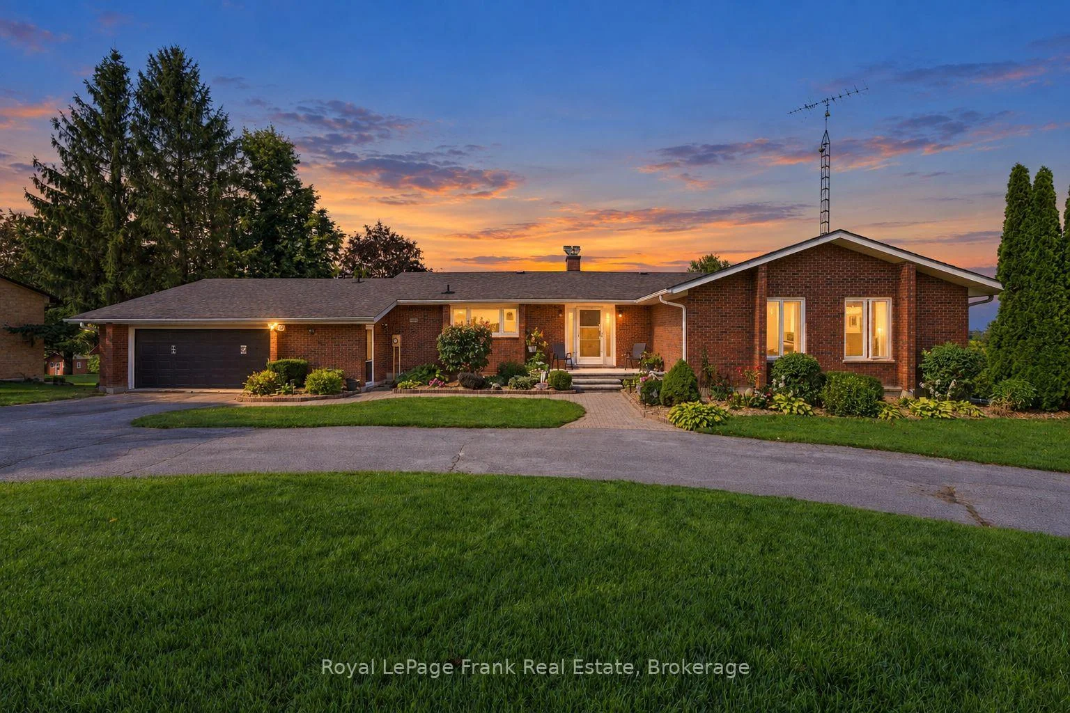 Photo 1 of 61 Bluewater Avenue, Kawartha Lakes, Lindsay — HOMEH