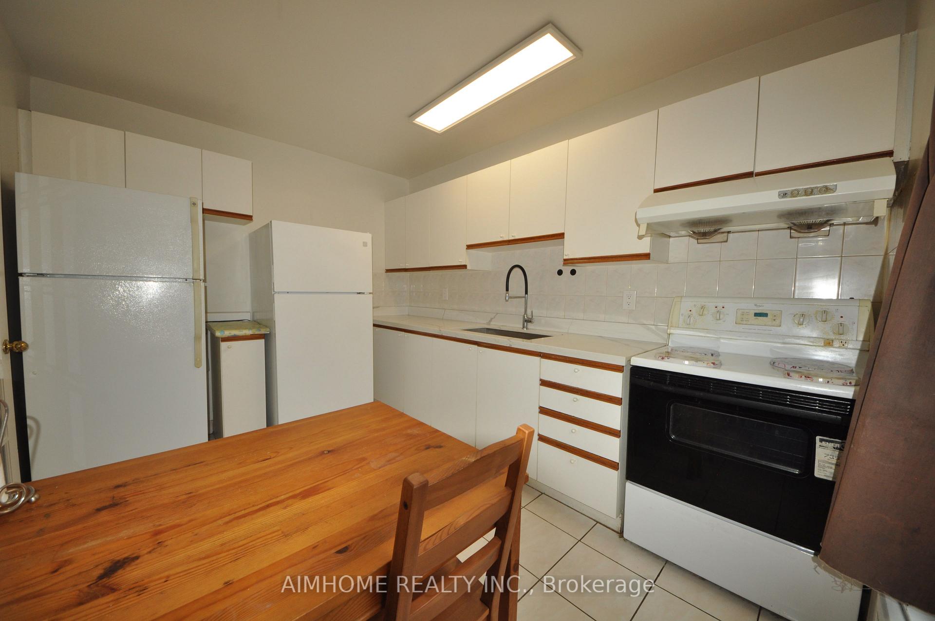 Photo 3 of Unit 806, 1 Liszt Gate, North York, Hillcrest Village — HOMEH