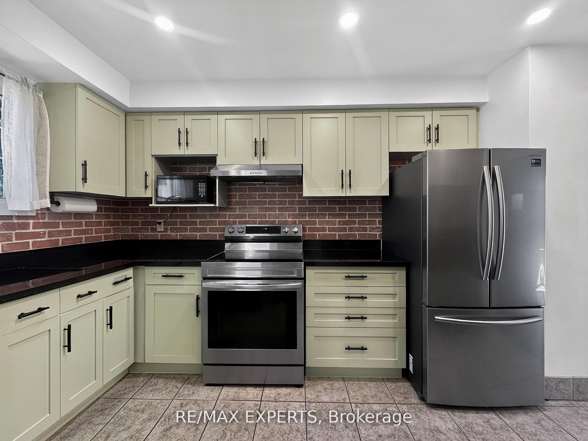Photo 2 of 86 Sutter Avenue, Brampton, Heart Lake West — HOMEH