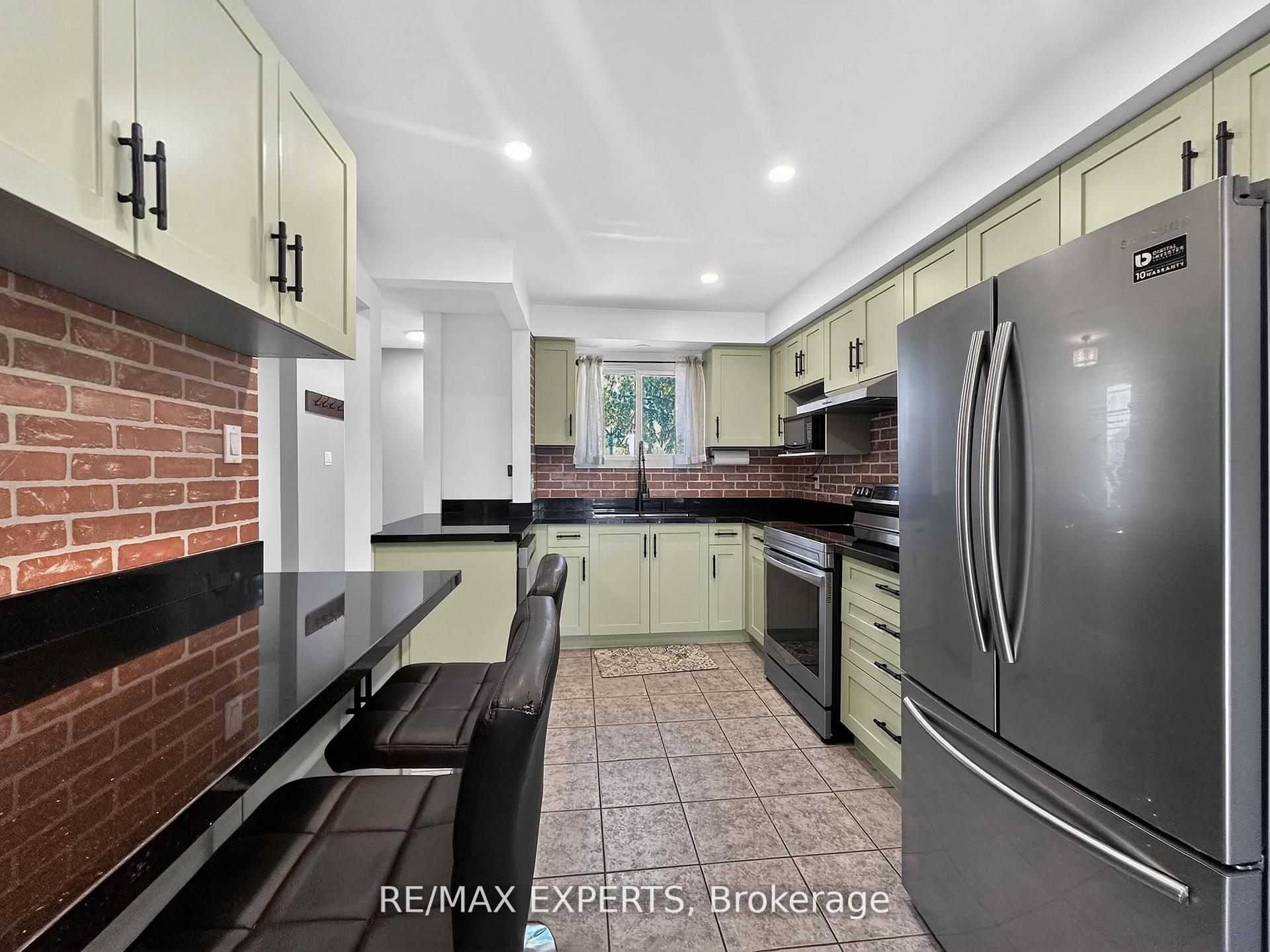 Photo 3 of 86 Sutter Avenue, Brampton, Heart Lake West — HOMEH