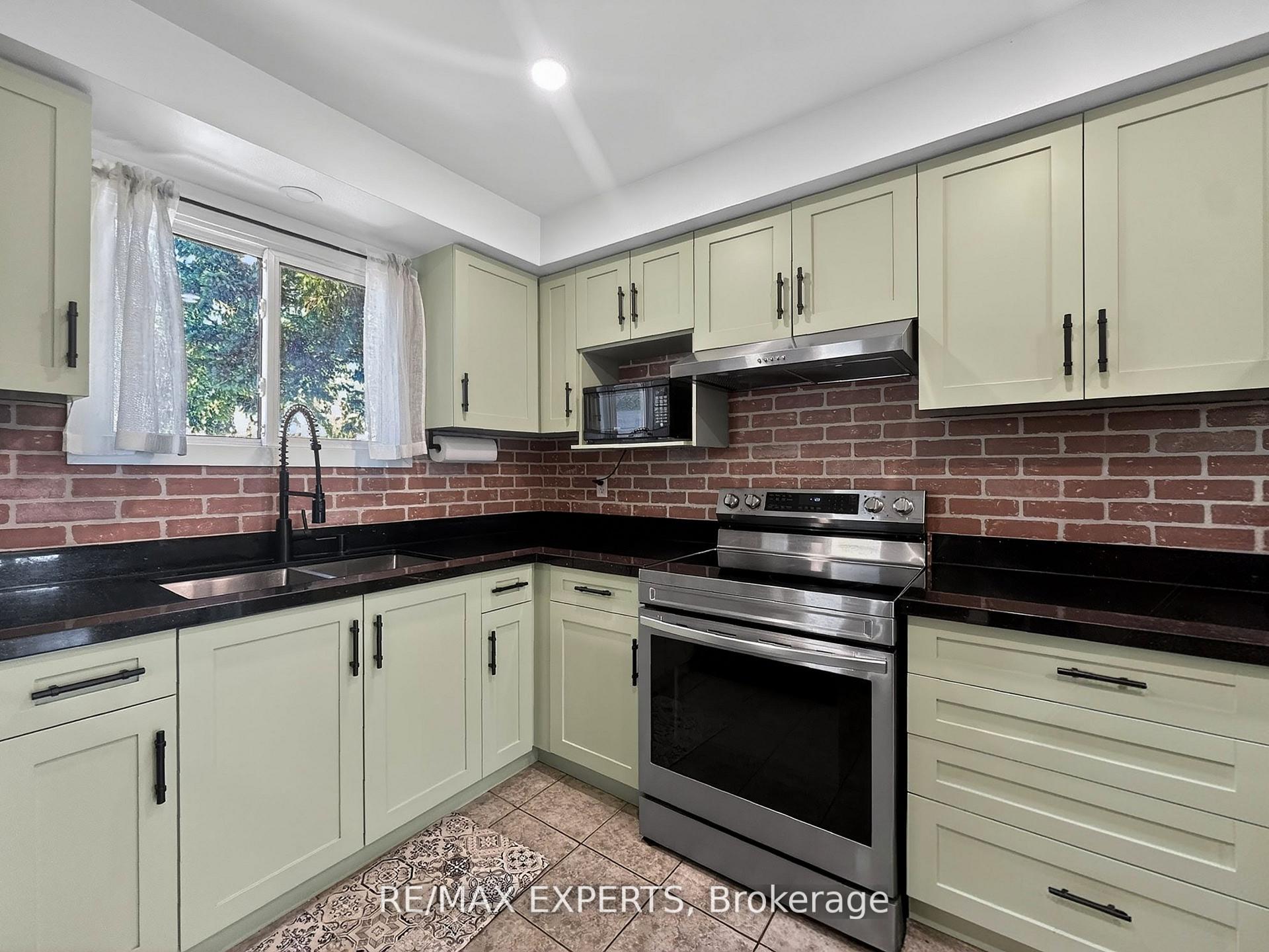 Photo 4 of 86 Sutter Avenue, Brampton, Heart Lake West — HOMEH