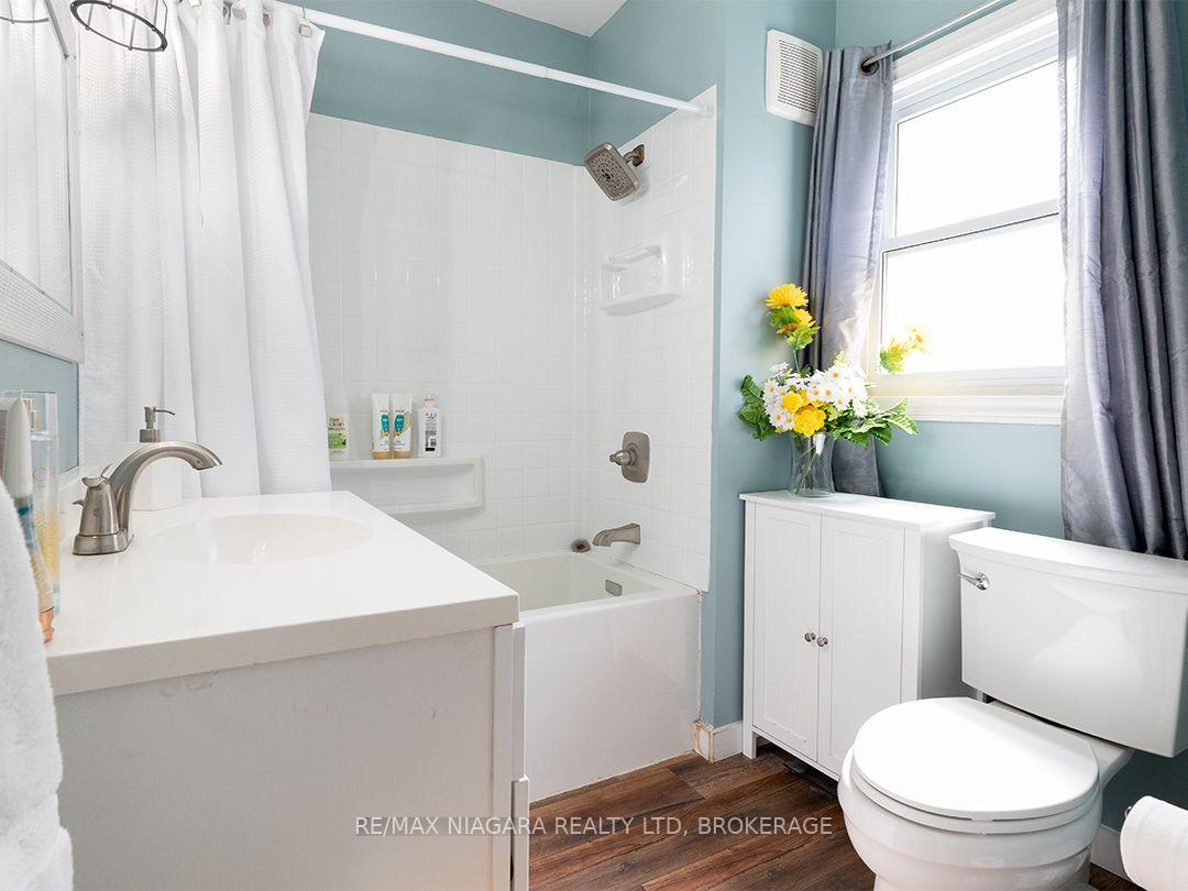 Photo 12 of 129 Forest Avenue, Port Colborne, Sugarloaf — HOMEH
