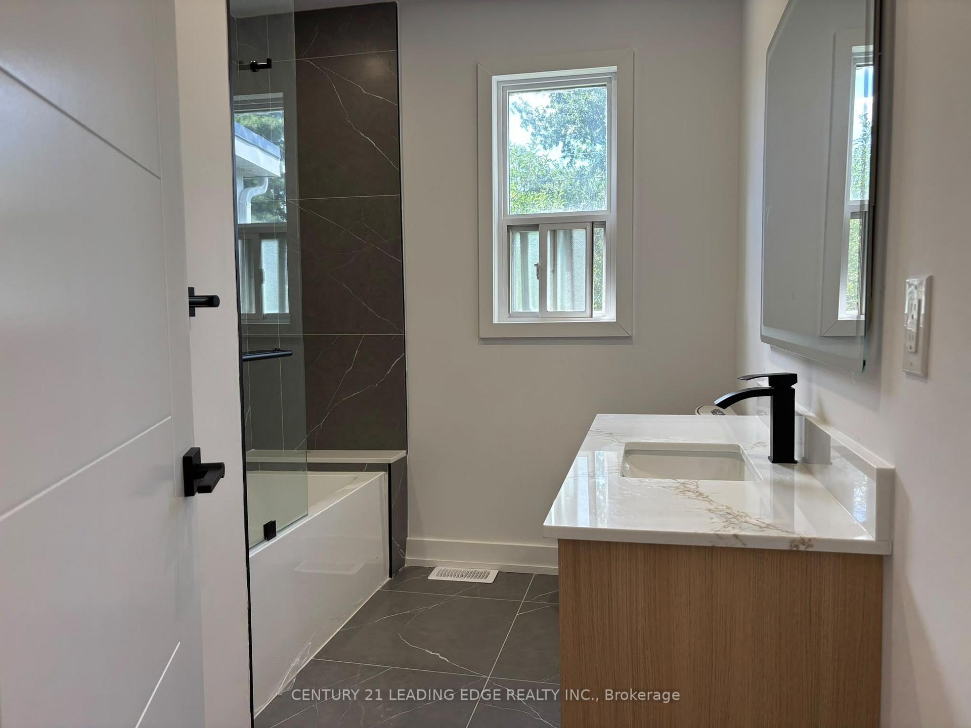 Photo 10 of 2190 Breezy Brae Drive, Mississauga, Lakeview — HOMEH