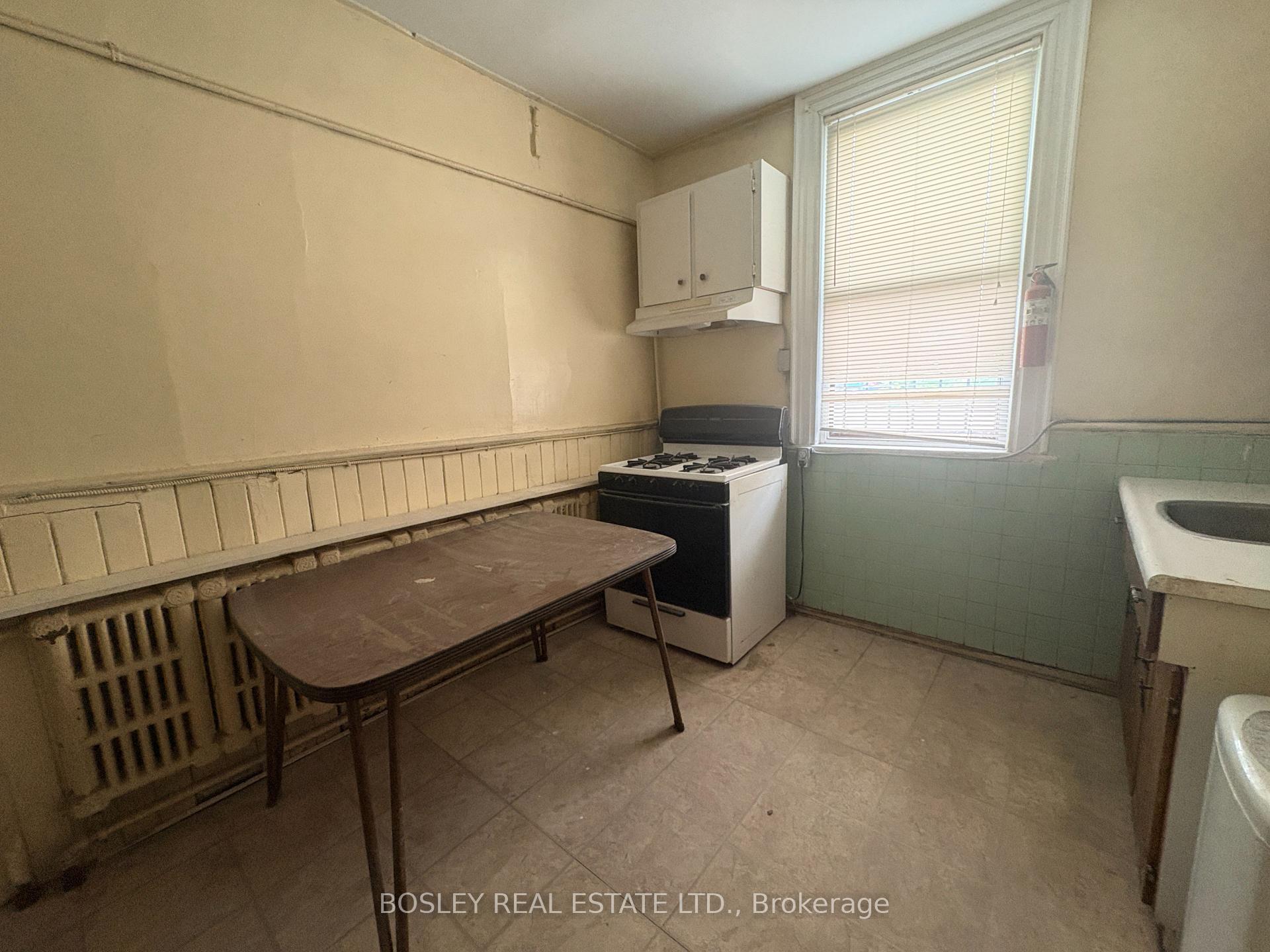 Photo 10 of Unit Main, 14 D'Arcy Street, Toronto, Kensington-Chinatown — HOMEH