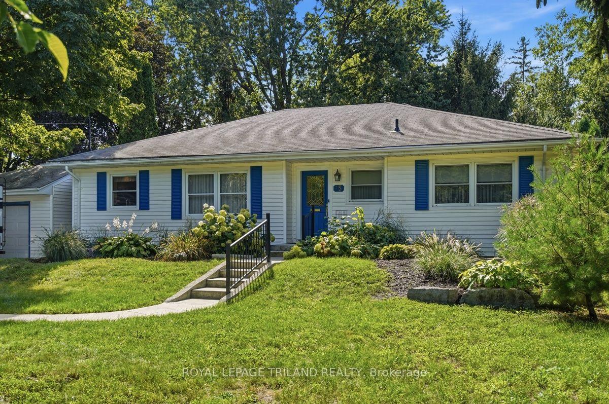 Front of 15 Medway Crescent