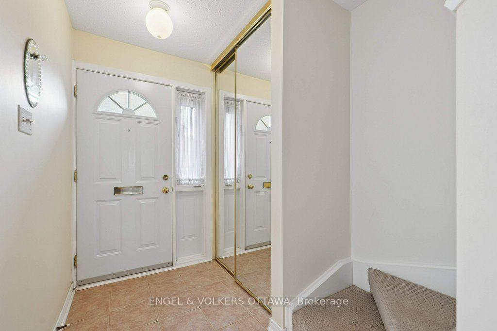 Photo 3 of Unit 18, 1280 Cahill Drive, Ottawa, South Keys — HOMEH