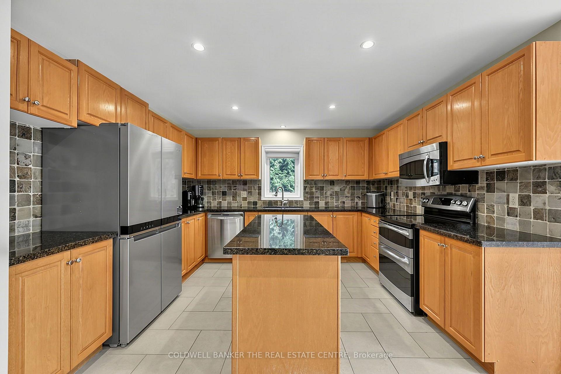Photo 35 of 37 Falling Brook Drive, Barrie, Bayshore — HOMEH