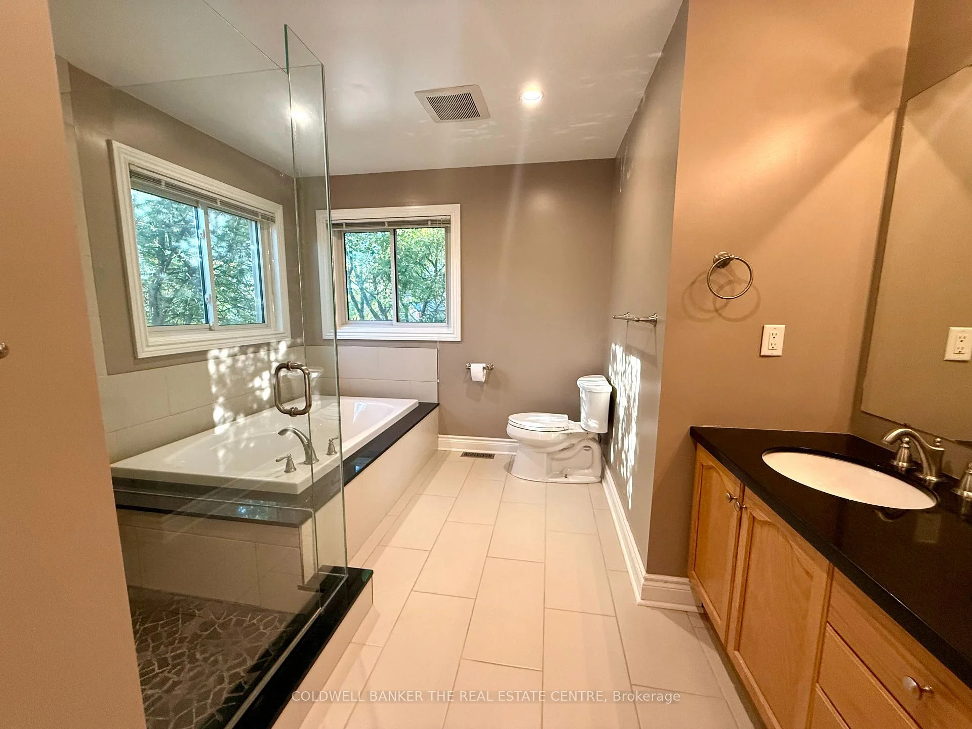 Photo 28 of 37 Falling Brook Drive, Barrie, Bayshore — HOMEH