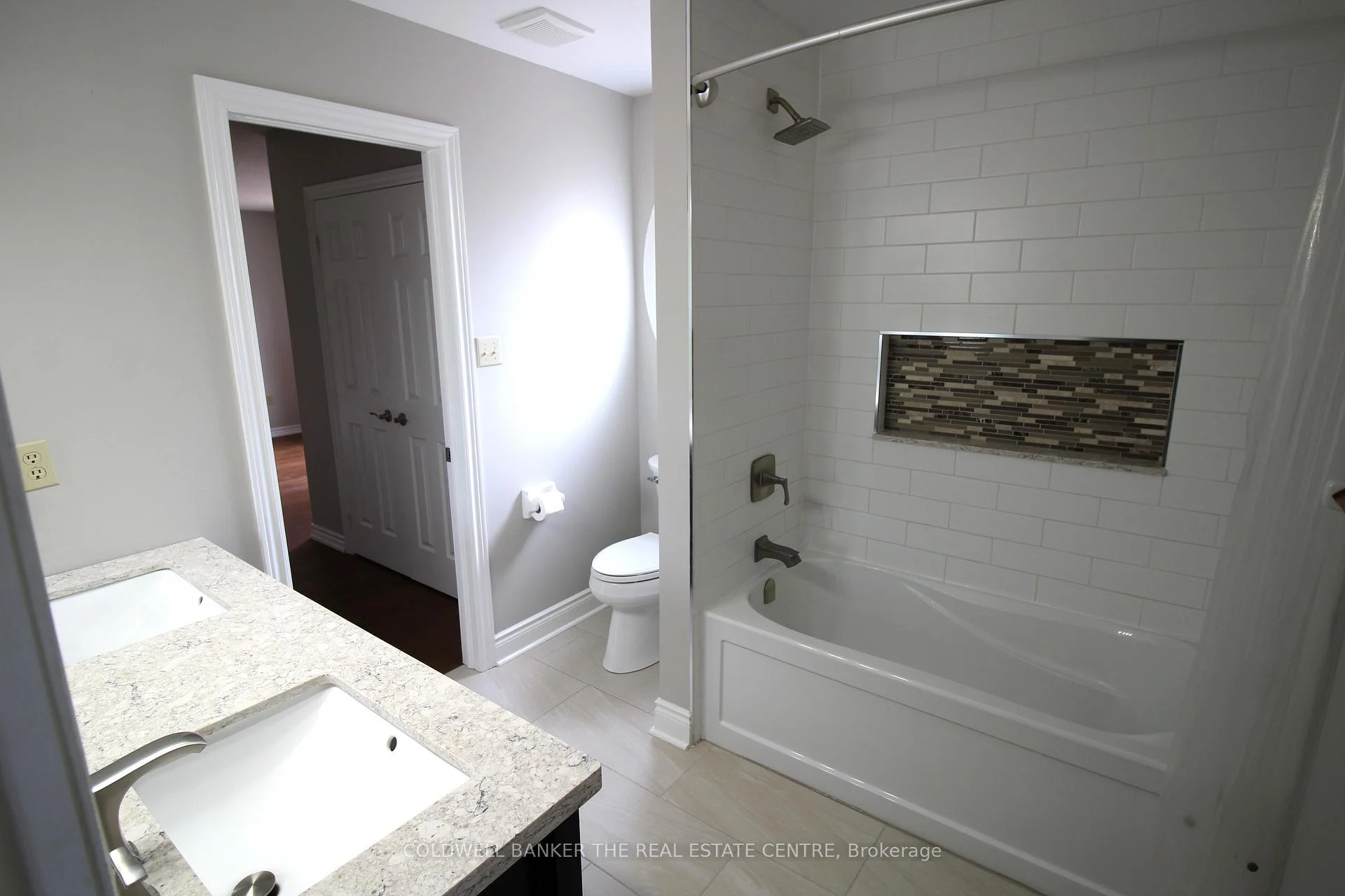 Photo 38 of 37 Falling Brook Drive, Barrie, Bayshore — HOMEH