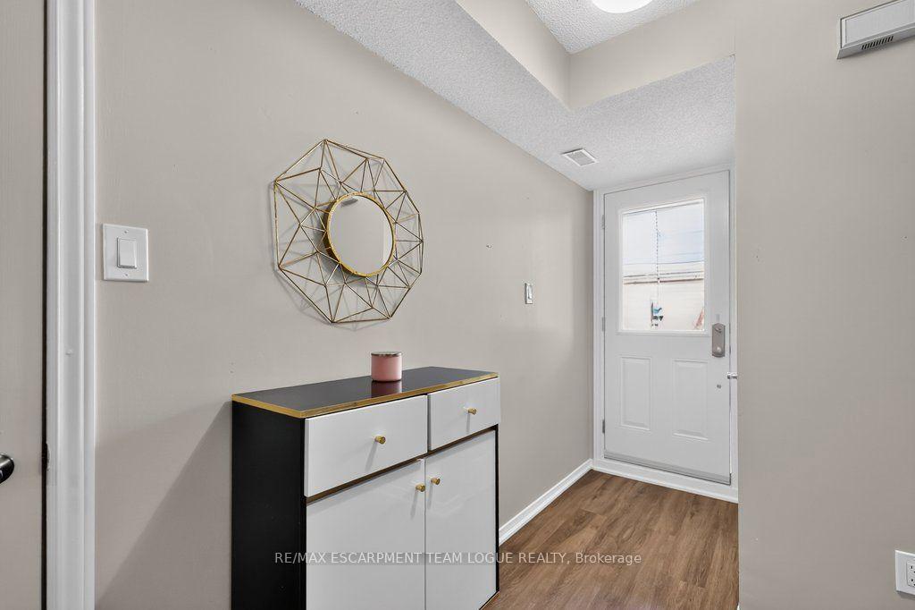 Photo 4 of Unit 112, 2110 Cleaver Avenue, Burlington, Headon — HOMEH