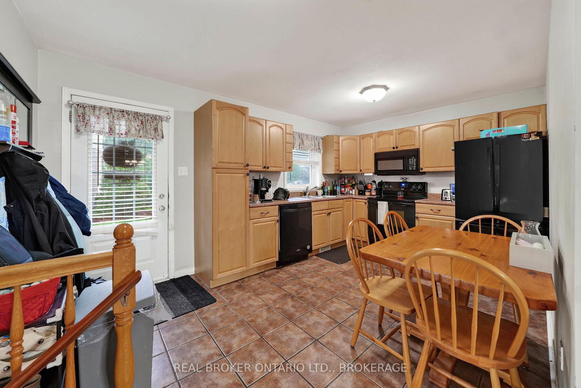 Photo 5 of 858 Chelsea Crescent, Cornwall, Cornwall — HOMEH