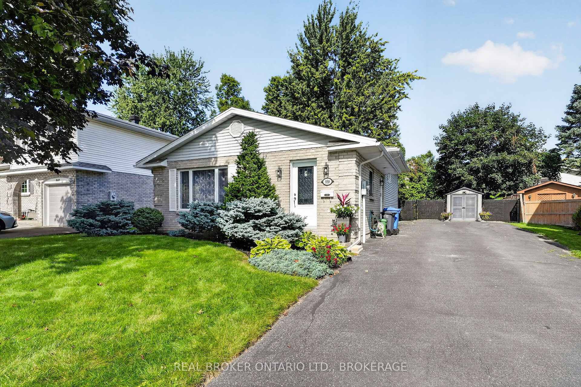 Photo of 858 Chelsea Crescent