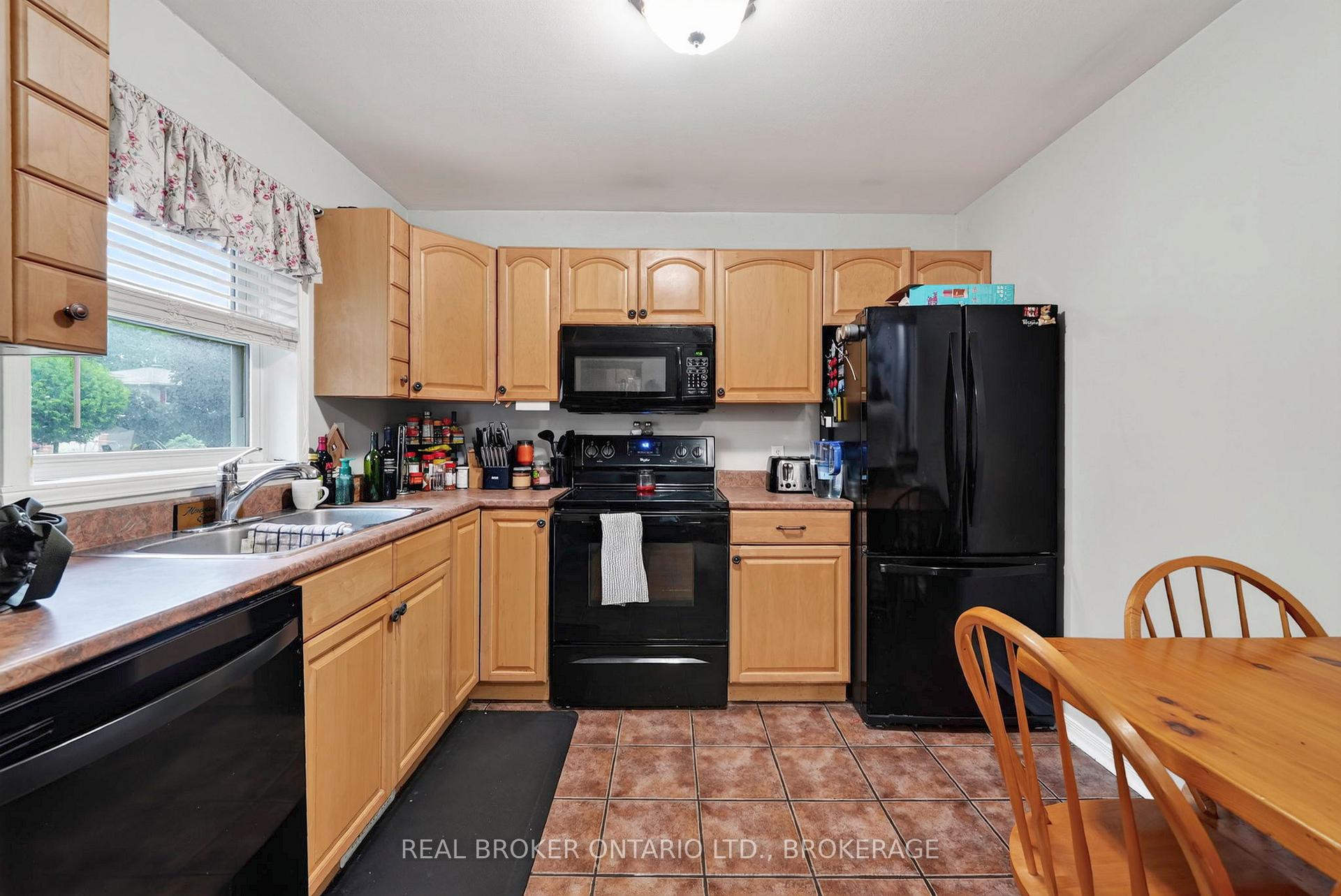 Photo 4 of 858 Chelsea Crescent, Cornwall, Cornwall — HOMEH