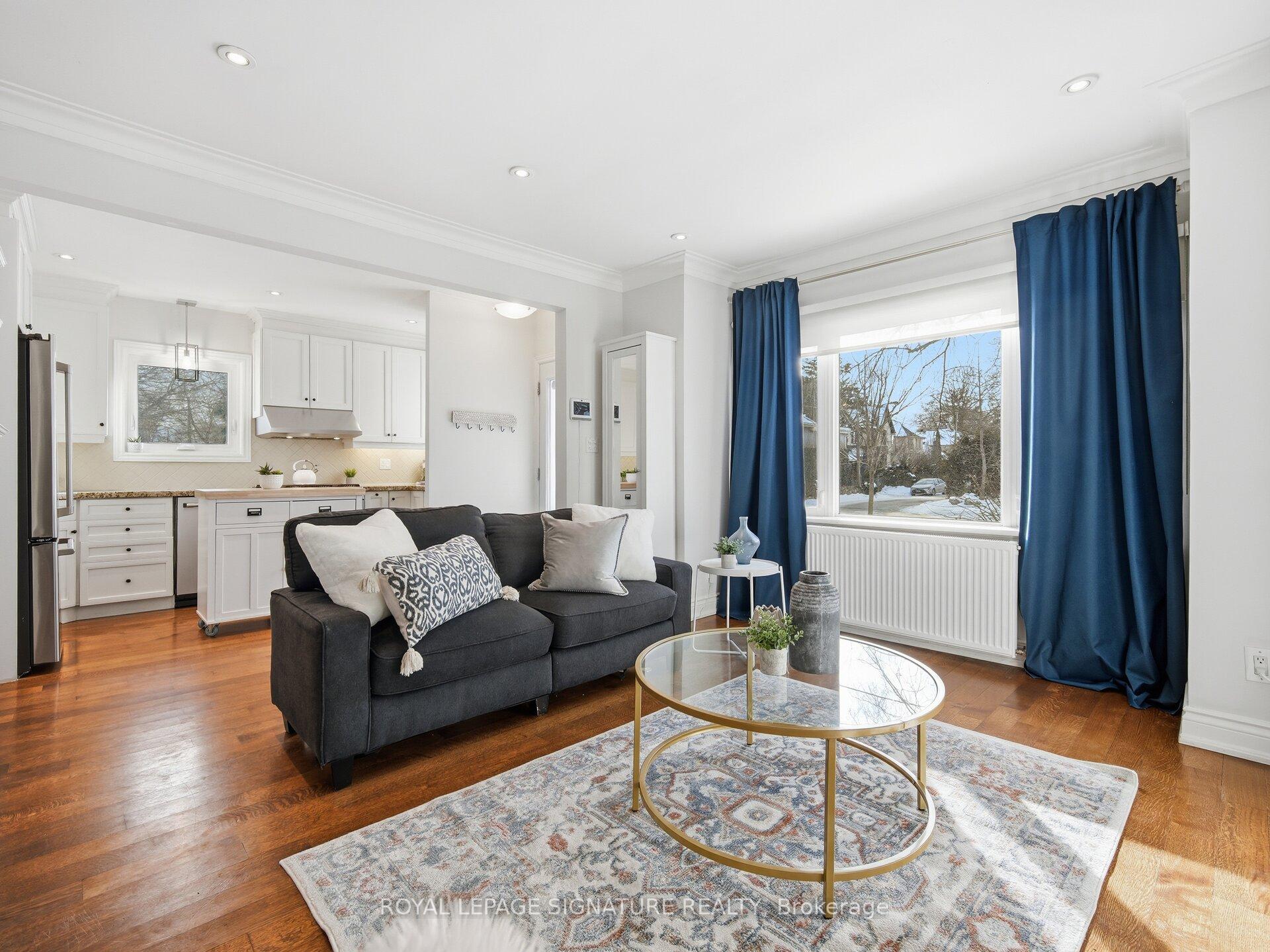 Photo 2 of 205 Prince Edward Drive S, Etobicoke, Stonegate-Queensway — HOMEH