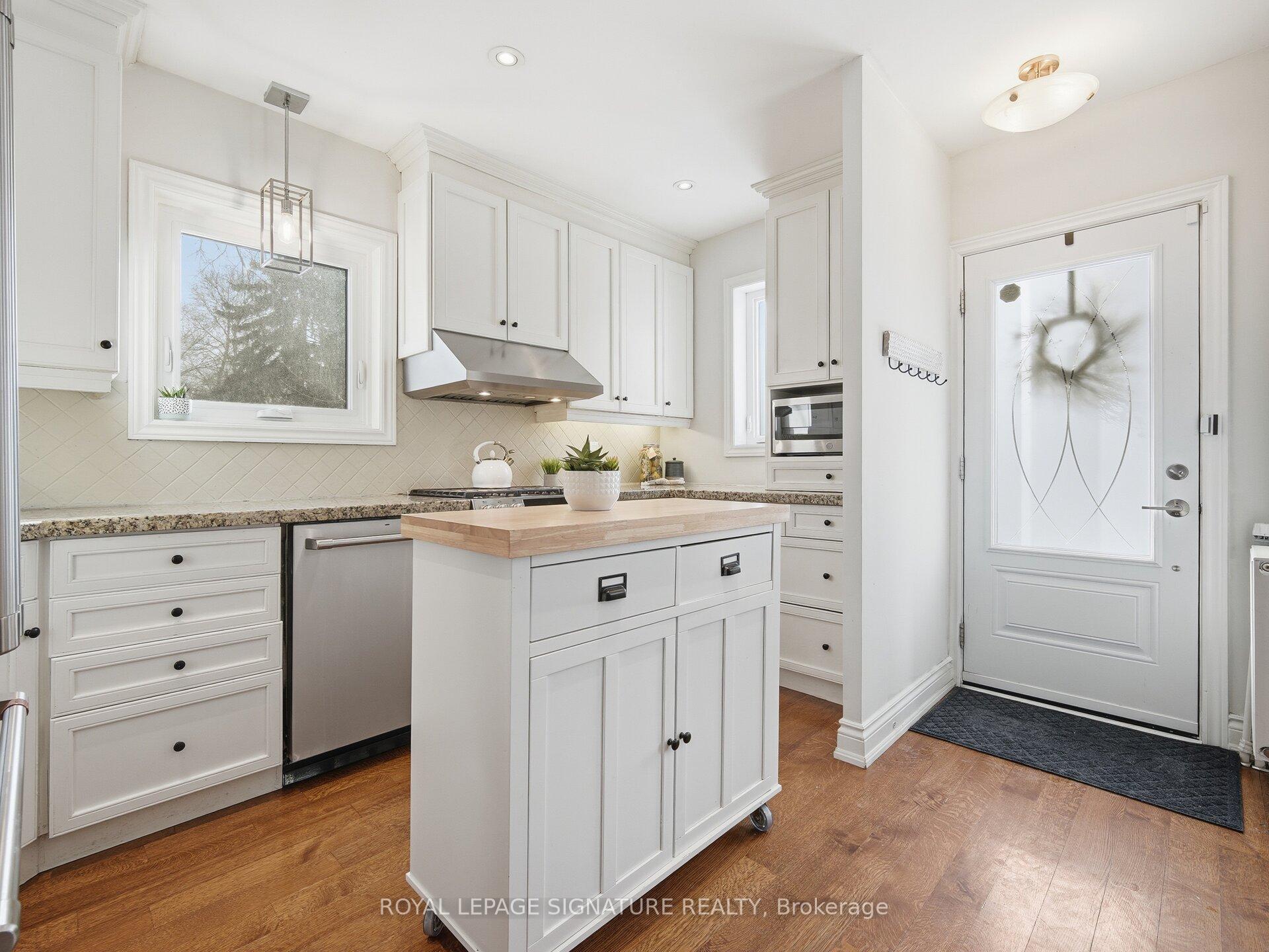 Photo 3 of 205 Prince Edward Drive S, Etobicoke, Stonegate-Queensway — HOMEH
