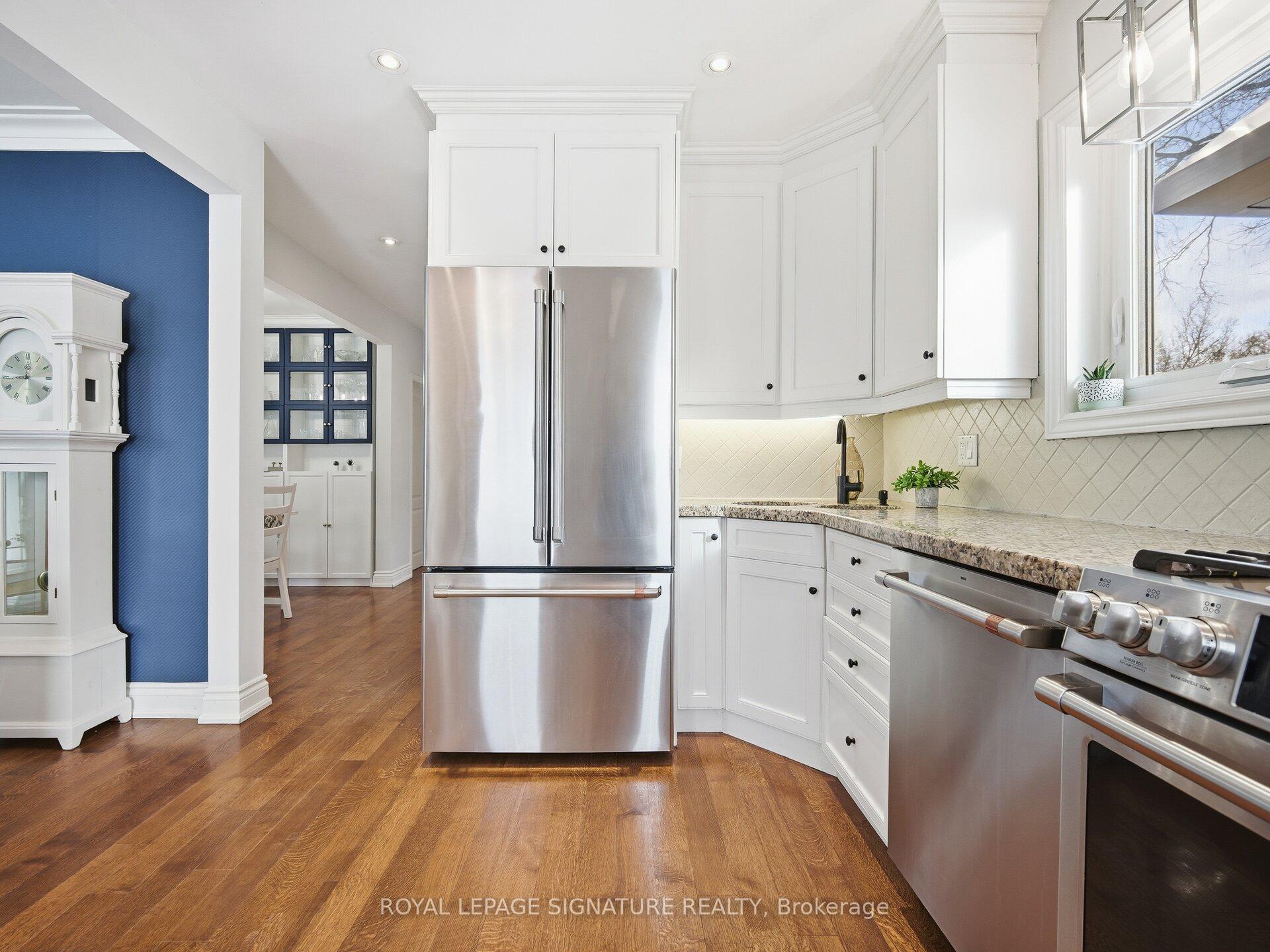 Photo 5 of 205 Prince Edward Drive S, Etobicoke, Stonegate-Queensway — HOMEH