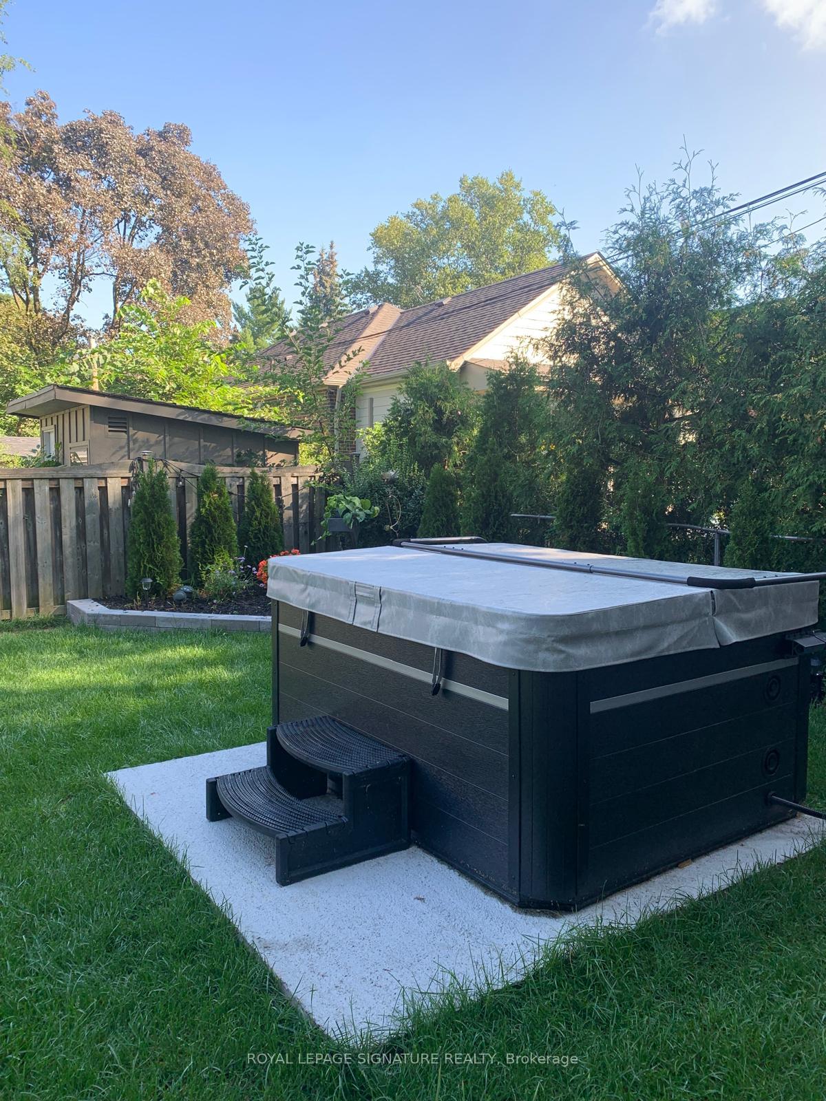 Photo 29 of 205 Prince Edward Drive S, Etobicoke, Stonegate-Queensway — HOMEH